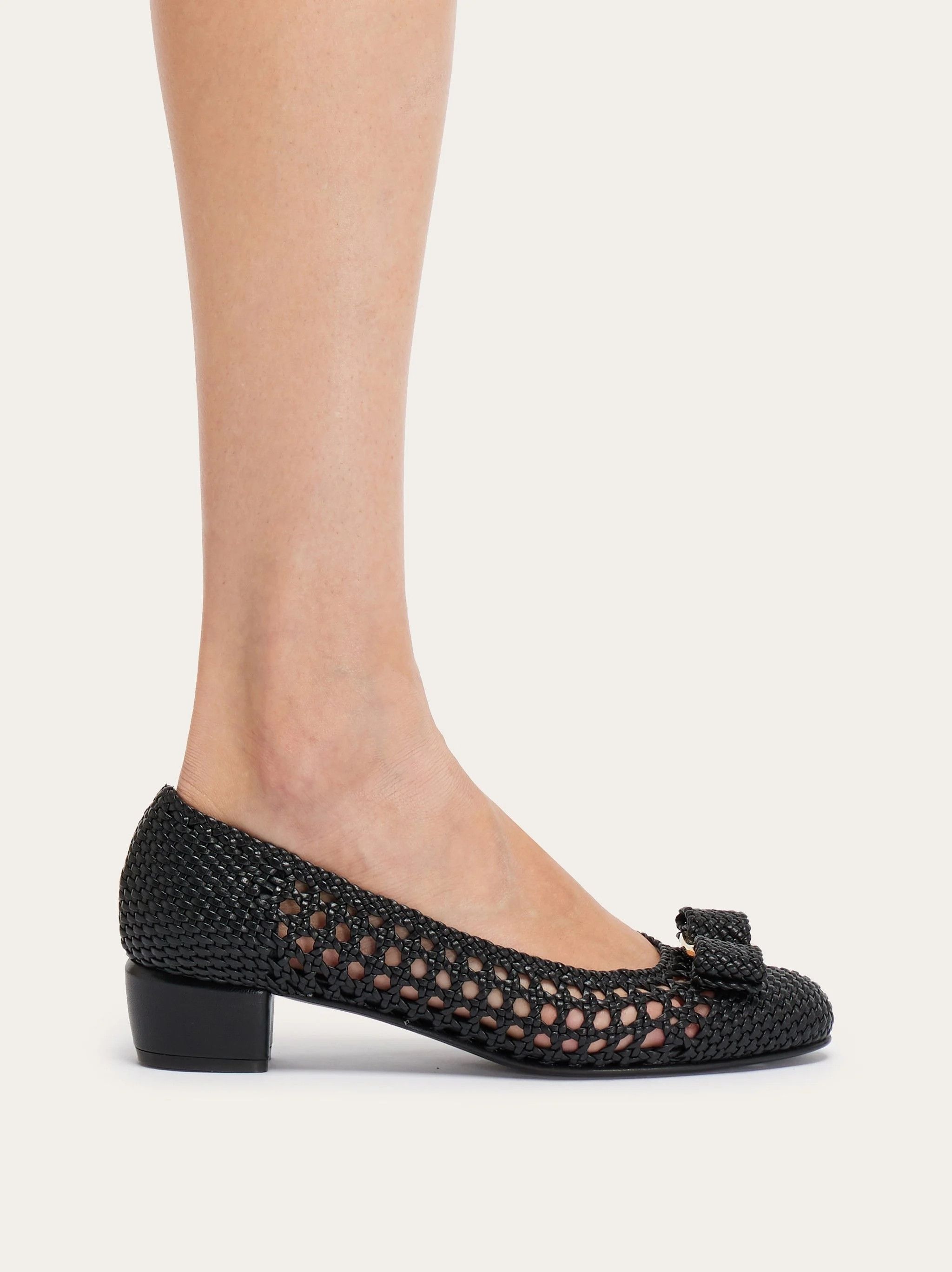 Salvatore Ferragamo o1s1rm0924 Vara Woven Pumps in Black Size US 8.5 / IT 38.5 - 3 Thumbnail