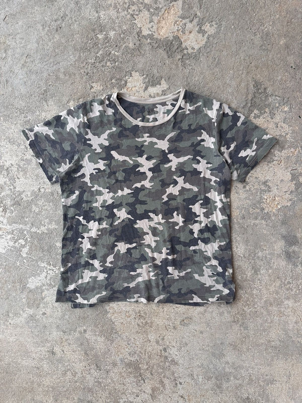 Vintage Y2K Camo Print Tshirt Size US XL / EU 56 / 4 - 1 Thumbnail