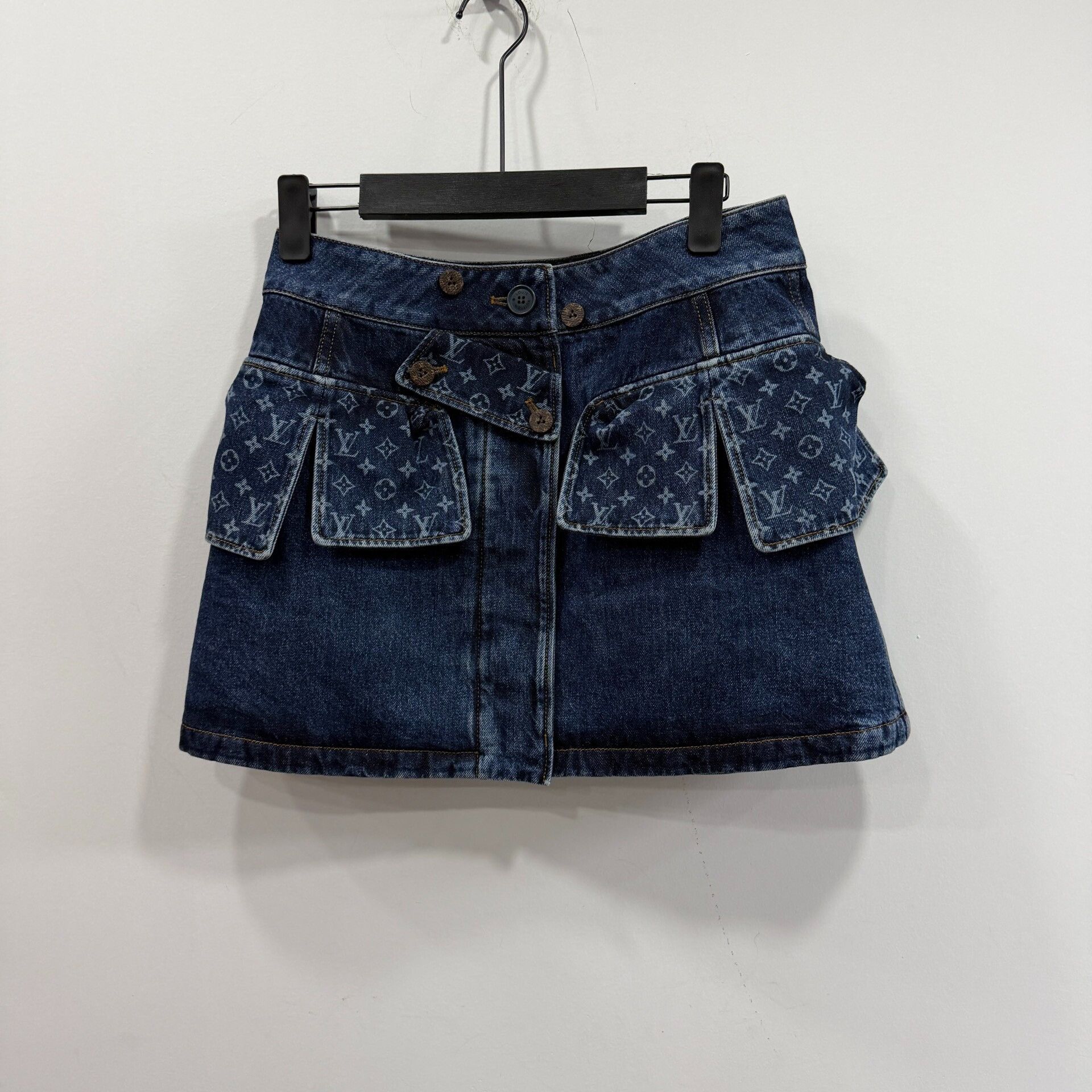 Louis Vuitton Louis Vuitton Denim Printed Skirt 40 Women Size 40" / US 18 - 1 Thumbnail