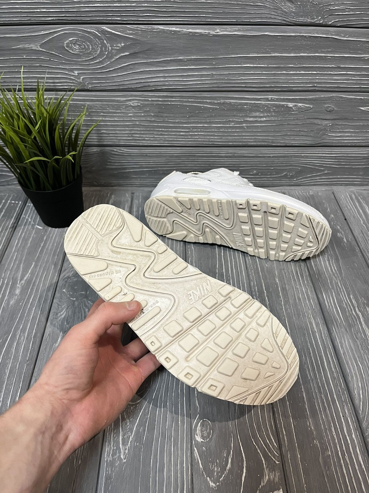 Nike Nike air max women's leather sneakers 😍 Size US 7 / IT 37 - 4 Thumbnail