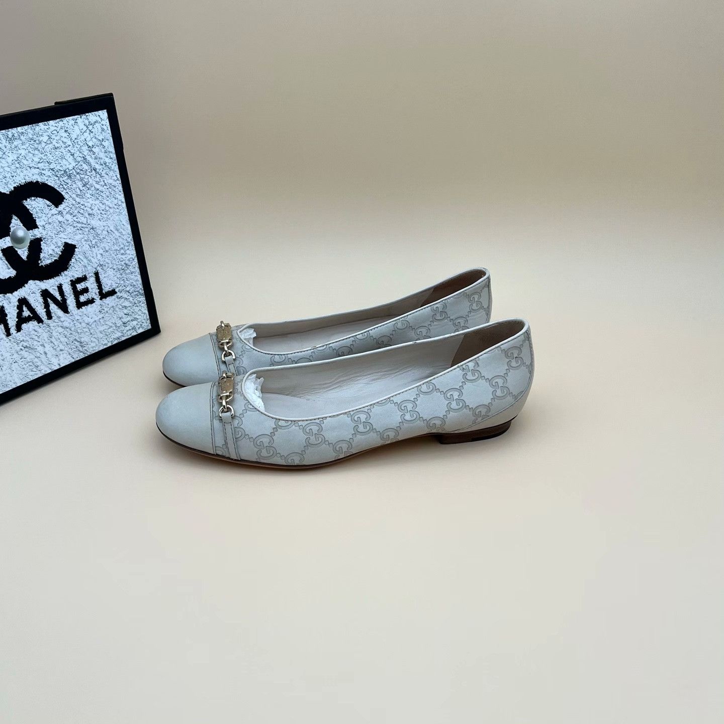 Gucci Gucci Casual Lowtop Sneakers us_8 Women Size US 8 / IT 38 - 1 Thumbnail