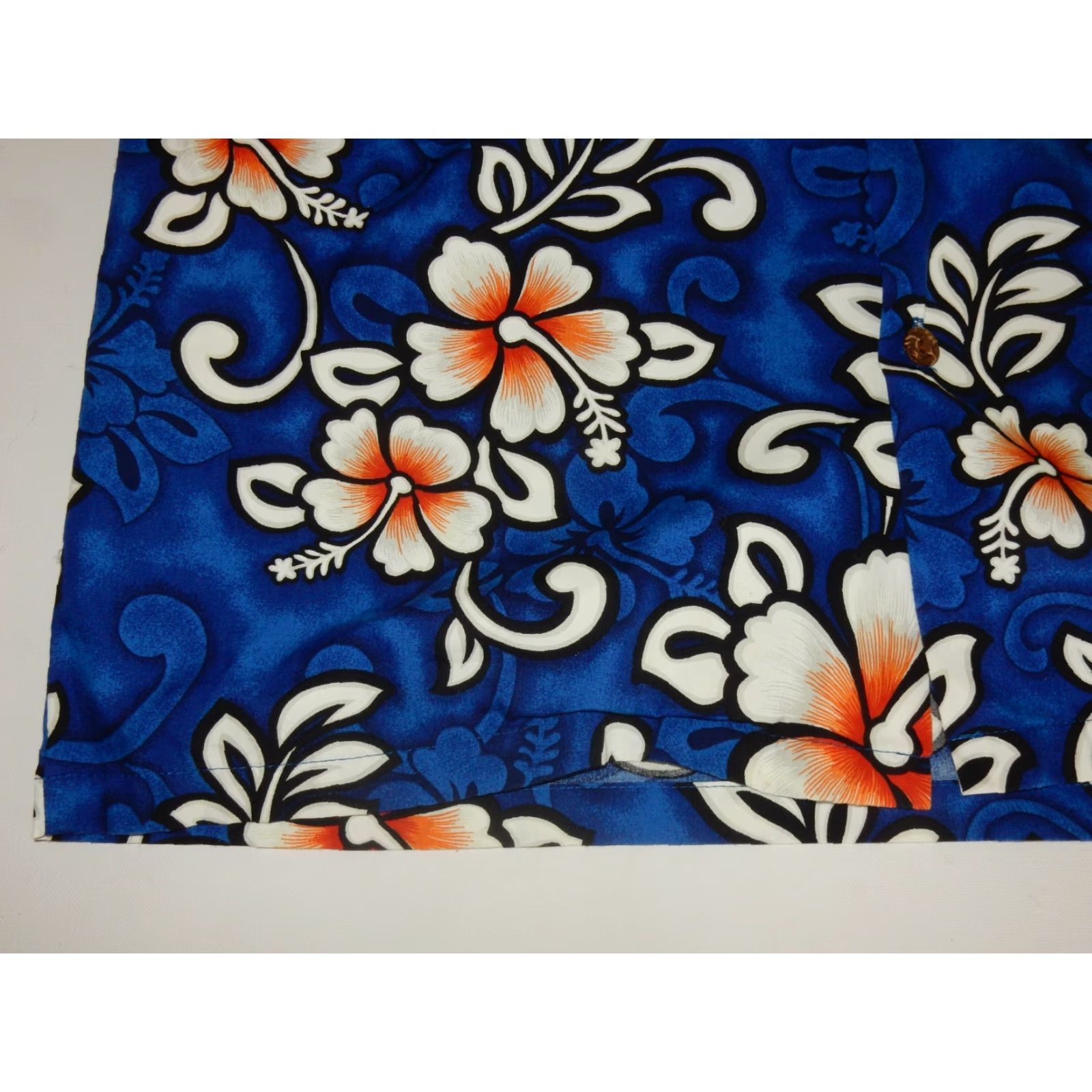 Hilo Hattie VINTAGE Hilo Hattie Men's Hawaiian Shirt Blue Floral Size L Short Sleeve Button-Up Size US L / EU 52-54 / 3 - 3 Thumbnail