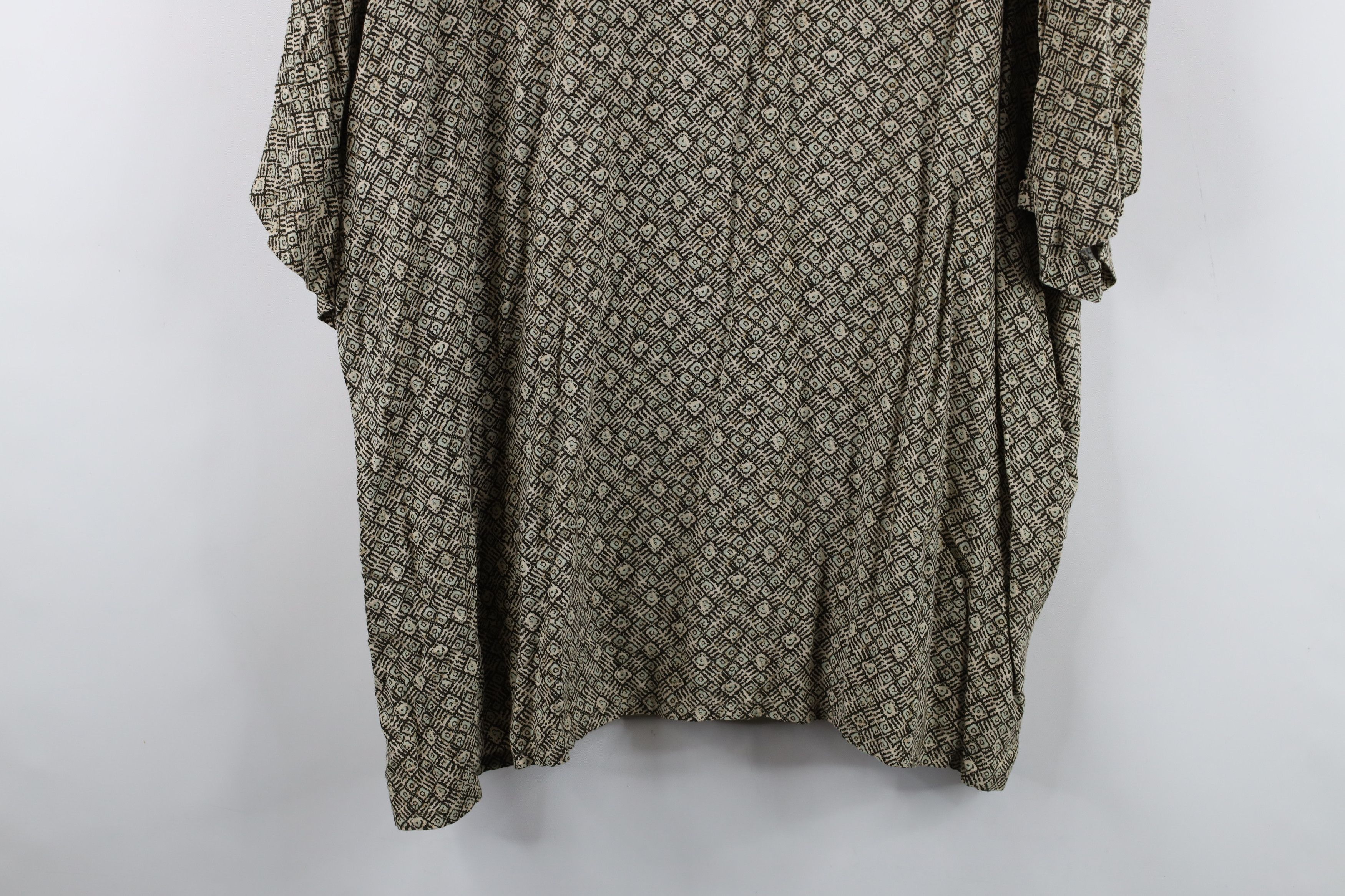 Vintage Vintage 90s Streetwear Short Sleeve Collared Button Shirt Size US XXL / EU 58 / 5 - 11 Thumbnail