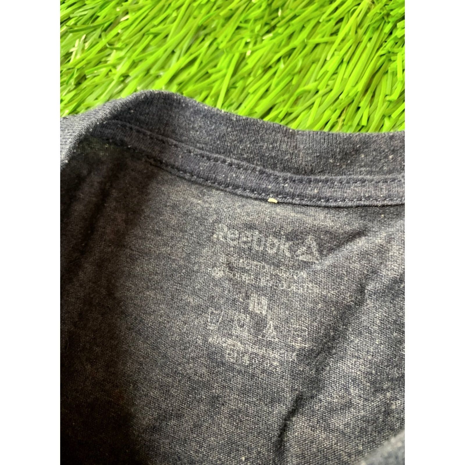 Reebok REEBOK LONDON PERFORMANCE ORIGINAL MEN CASUAL SHIRT T-SHIRT TEE JERSEY SIZE M Gray Short Sleeve T-Shirt 100% Cotton Sports Logo Classic Fit Mens Size US M / EU 48-50 / 2 - 5 Thumbnail