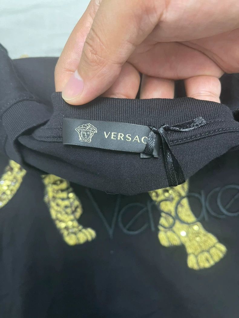 Versace Versace Leopard sequin embroidered T-shirt Size US S / EU 44-46 / 1 - 2 Thumbnail