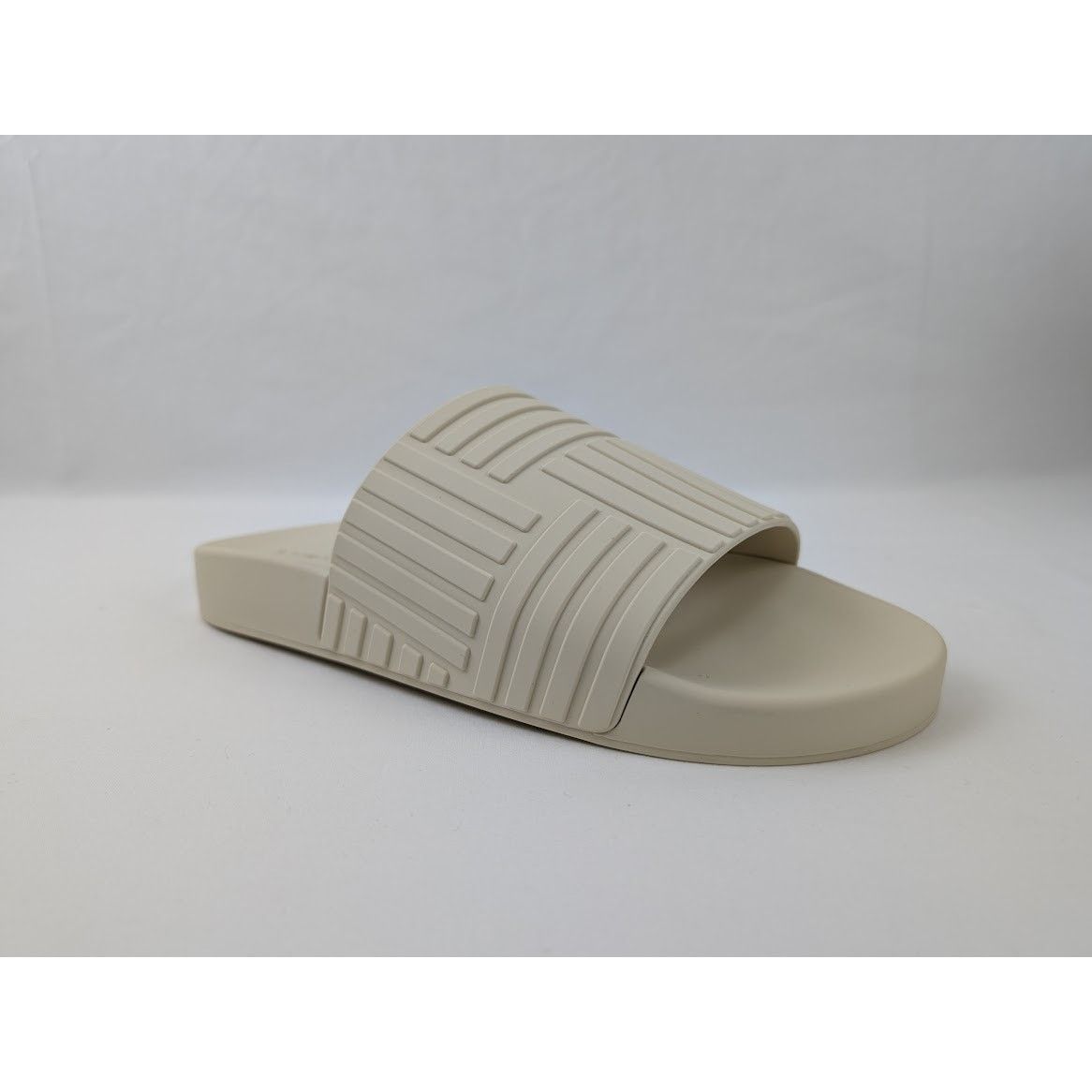 Bottega Veneta o1rshd1 Rubber Carpet Slider Sandal in Sea Salt Size US 8 / EU 41 - 1 Thumbnail