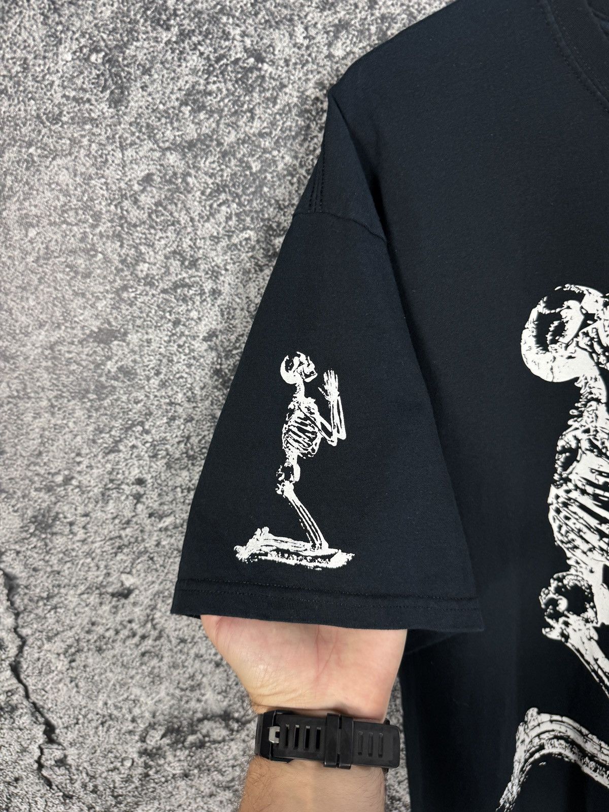 Band Tees Skeleton T-Shirt Praying Graphic Tee Religious Vintage XL Size US XL / EU 56 / 4 - 6 Thumbnail