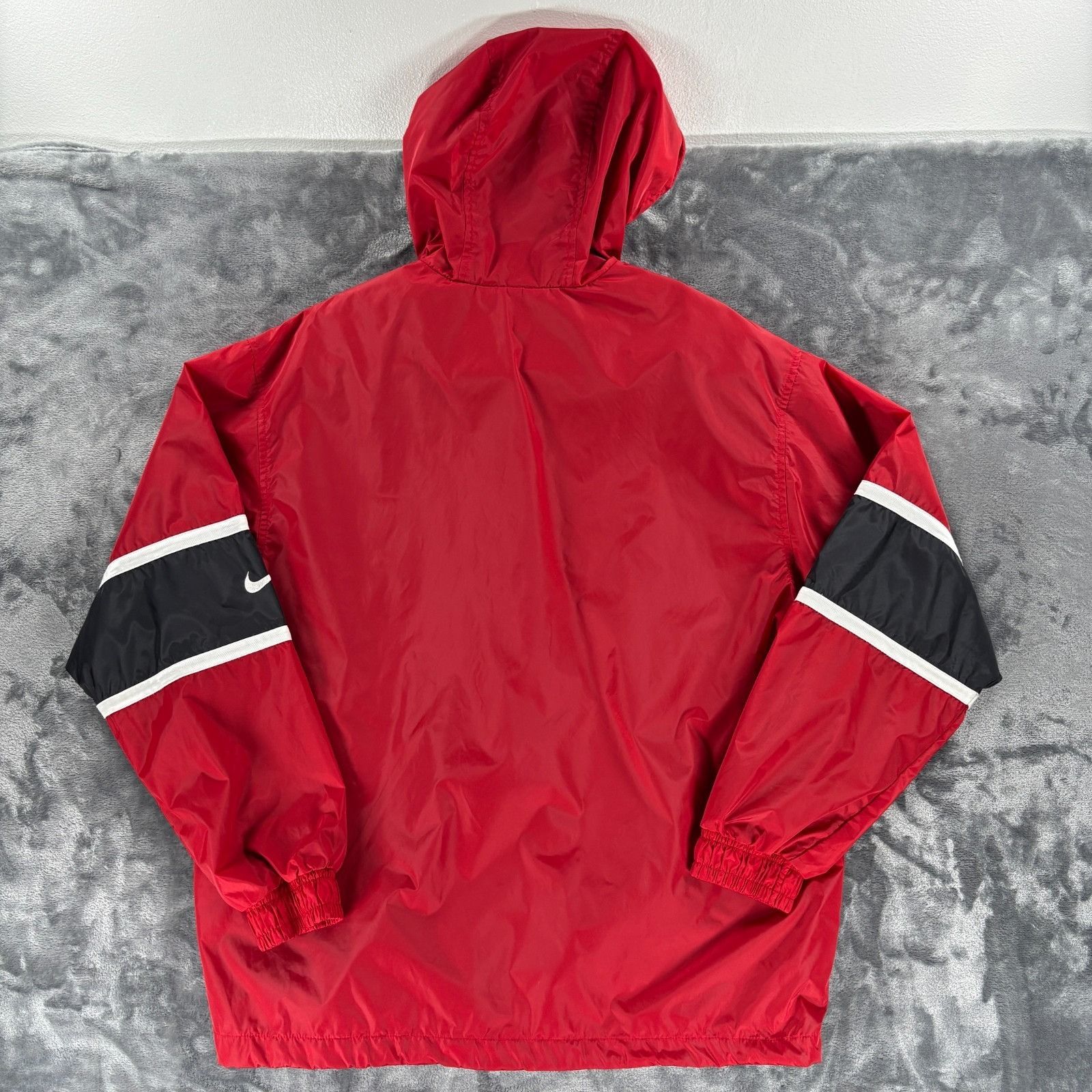 Nike Vintage Nike Red Black Hooded Pullover Windbreaker Jacket Me Size US M / EU 48-50 / 2 - 12 Thumbnail
