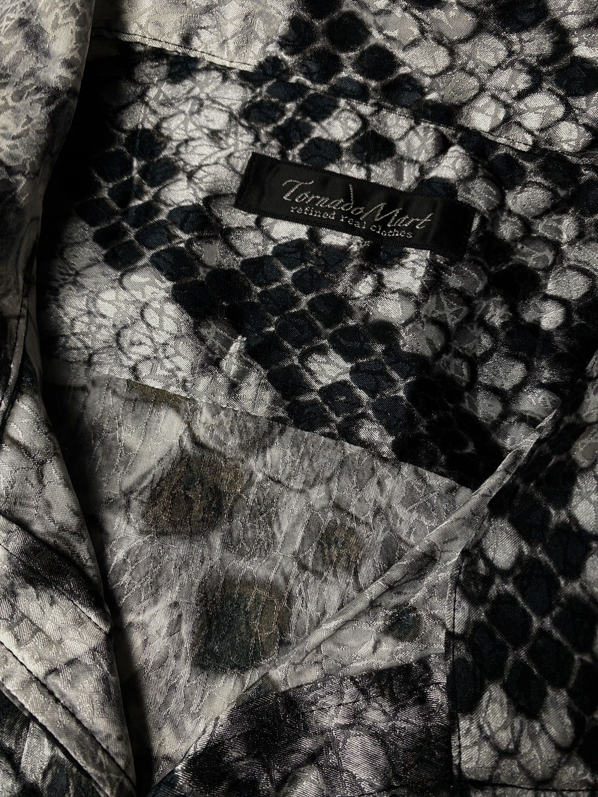 Tornado Mart 2000's Tornado Mart Monochrome Phyton Pattern Shirts Size US M / EU 48-50 / 2 - 4 Thumbnail