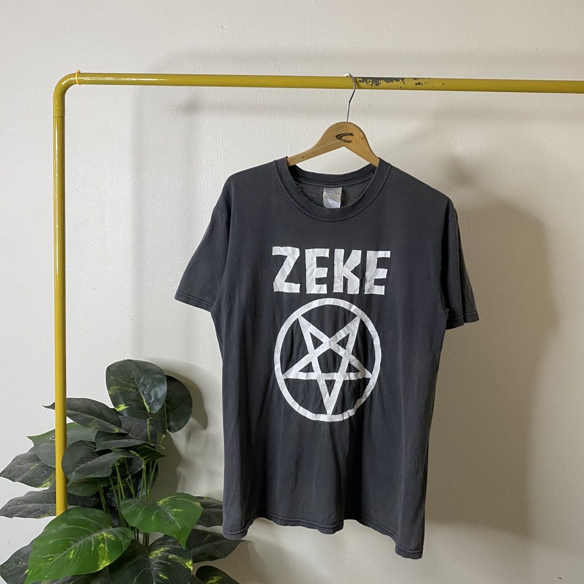 Band Tees Vintage 2000s Zeke Hardcore Punk Band Faded Black Tee Size US M / EU 48-50 / 2 - 1 Thumbnail