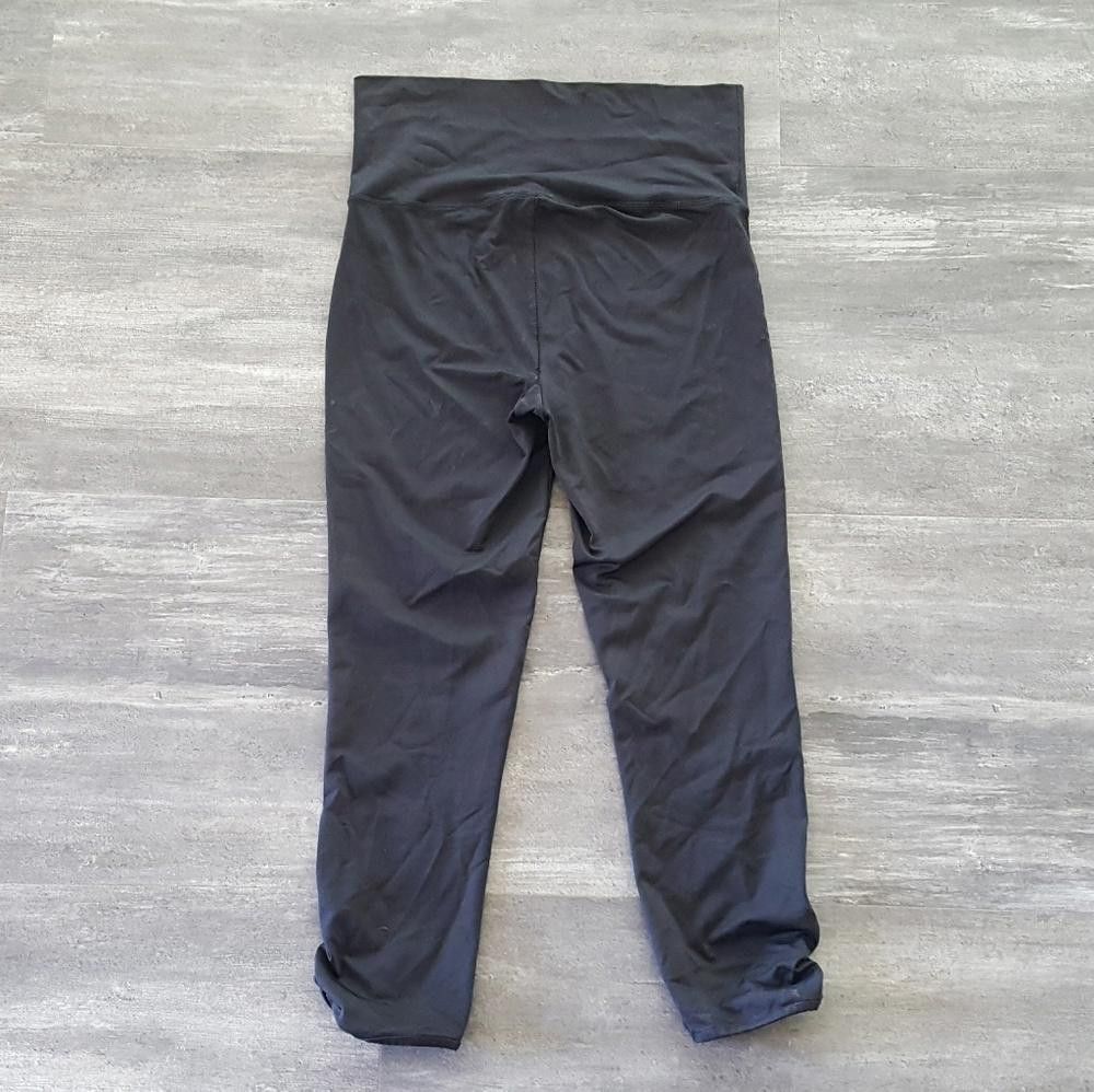 Forever 21 Black Basic F21 Athletic Capri Size 28" / US 6 / IT 42 - 2 Thumbnail