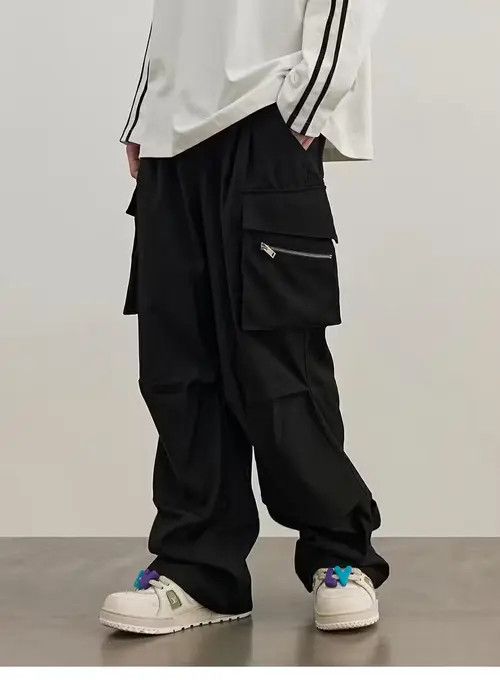image of Vintage Flare Hiphop Baggy Pleated Cargo Pants in Black, Men's (Size 32)