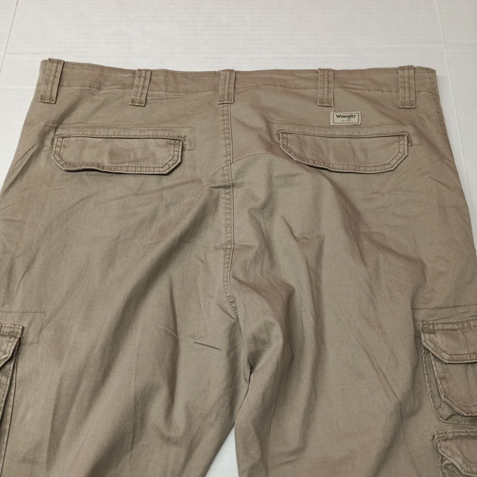 Wrangler Wrangler Regular Fit Cargo Pants Men’s Size 42x30 Beige Size US 42 / EU 58 - 8 Thumbnail