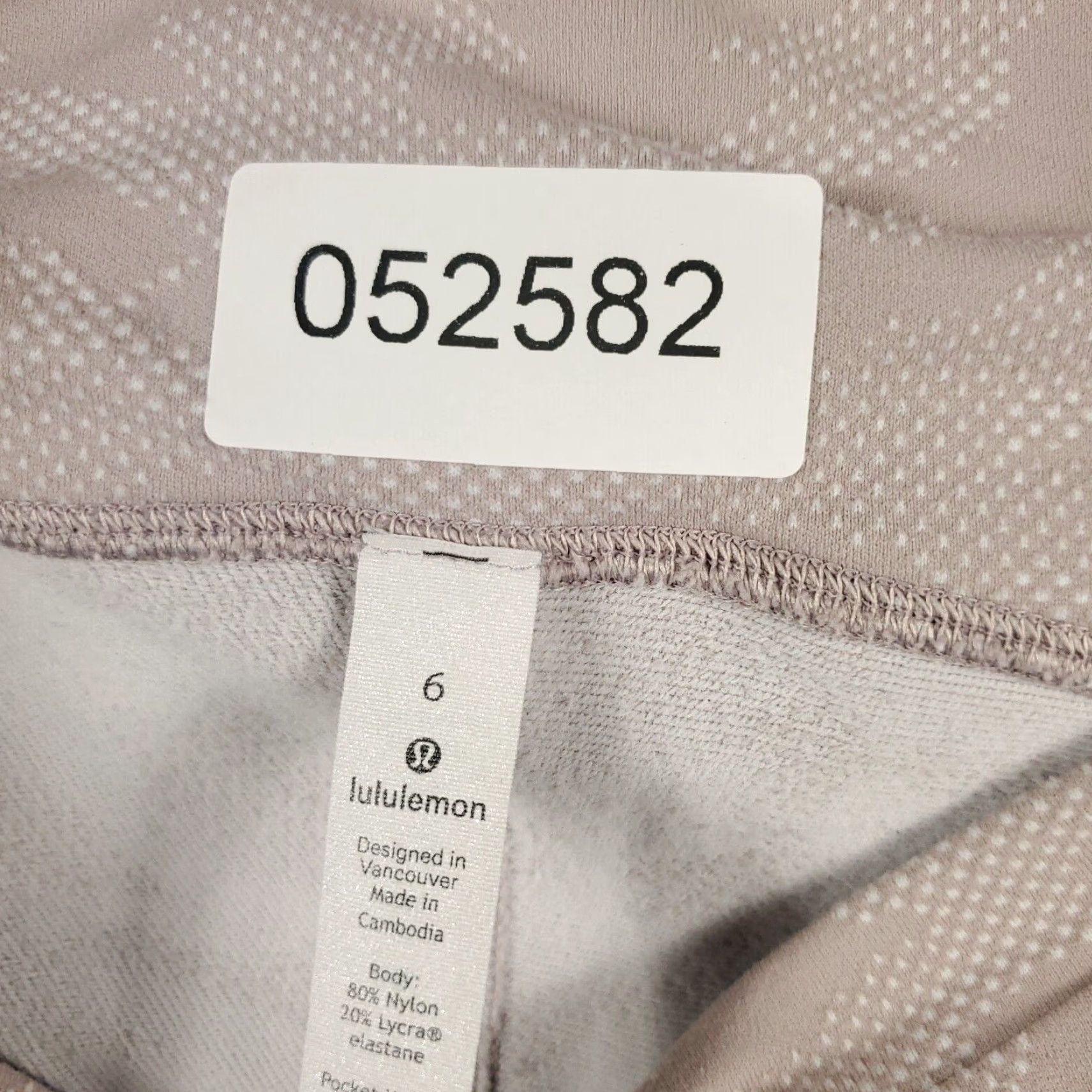 Lululemon VINTAGE Lululemon Capri Leggings Womens Size 6 Pink Camouflage Activewear Athleisure Size 28" / US 6 / IT 42 - 8 Thumbnail