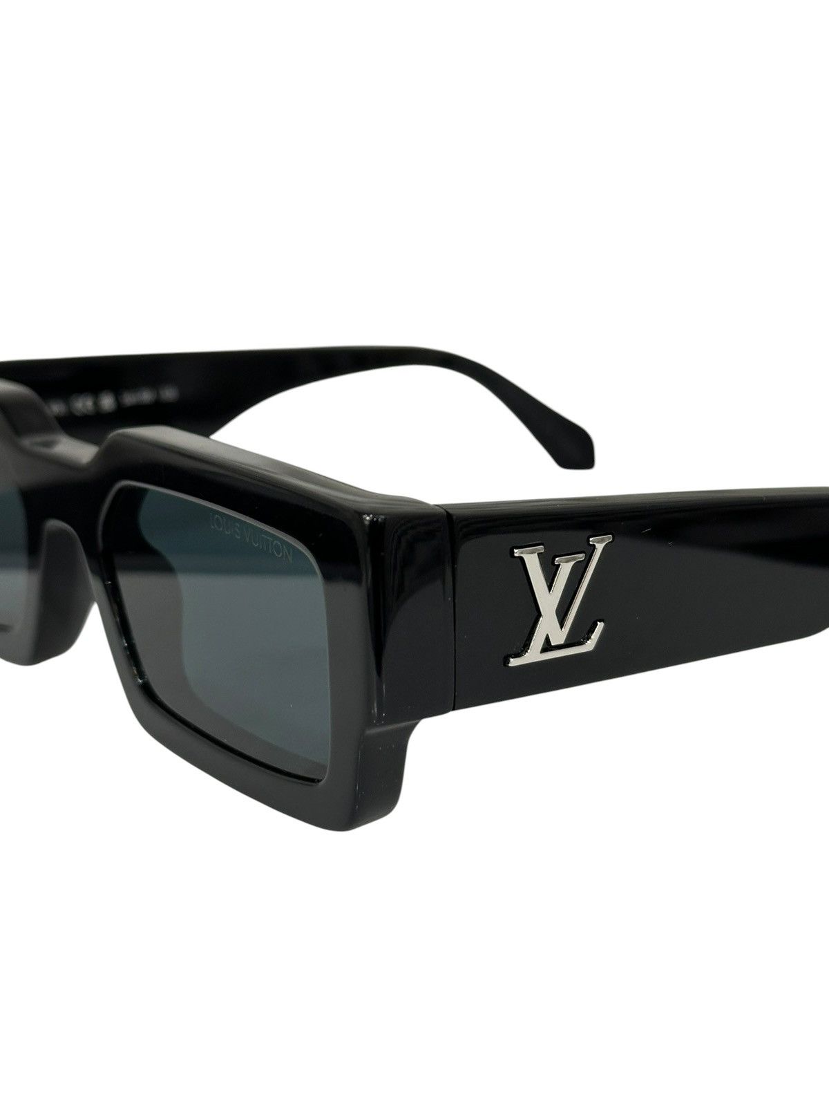 Louis Vuitton LV Clash Low Square Sunglasses Z1910W Size ONE SIZE - 4 Thumbnail
