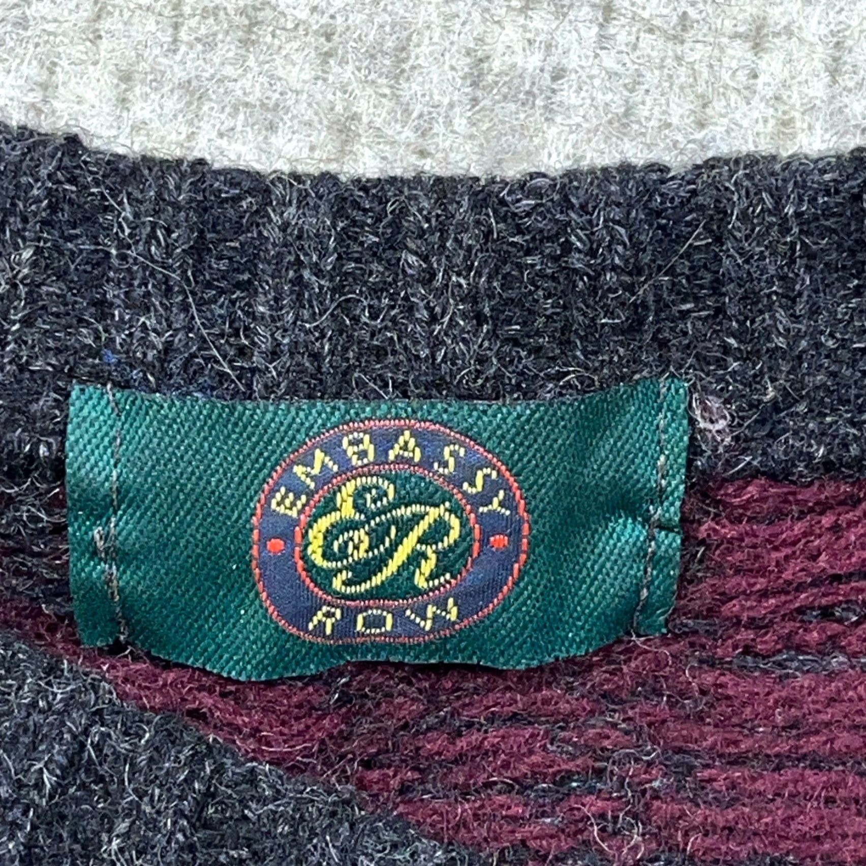 Vintage VINTAGE Grandpa Sweater Men XL Red Gray Wool Chunky Knit Geometric Plaid 90s EMBASSY ROW Pullover Crew Neck Size US XL / EU 56 / 4 - 3 Thumbnail
