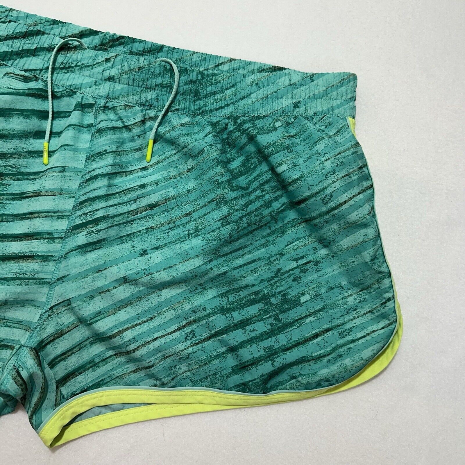 Under Armour Under Armour XL Fitted Running Shorts Teal Athletic 3 Inseam Size 38" / US 16 / IT 52 - 2 Thumbnail
