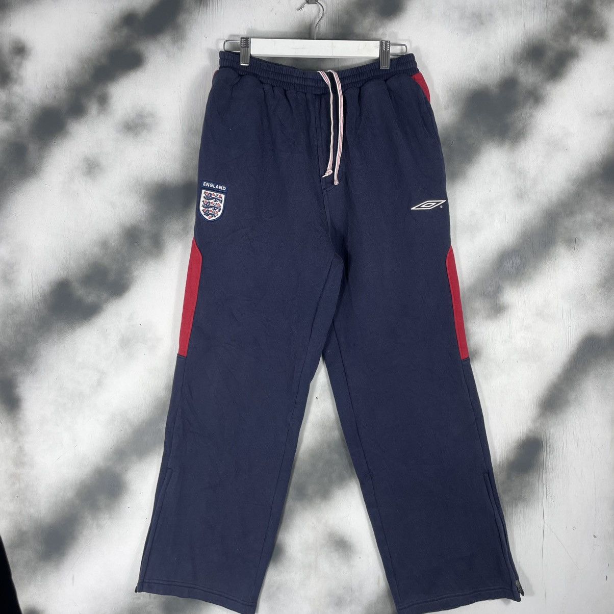 Umbro × Vintage VINTAGE UMBRO ENGLAND THREE LIONS SWEATPANTS Size US 30 / EU 46 - 3 Thumbnail