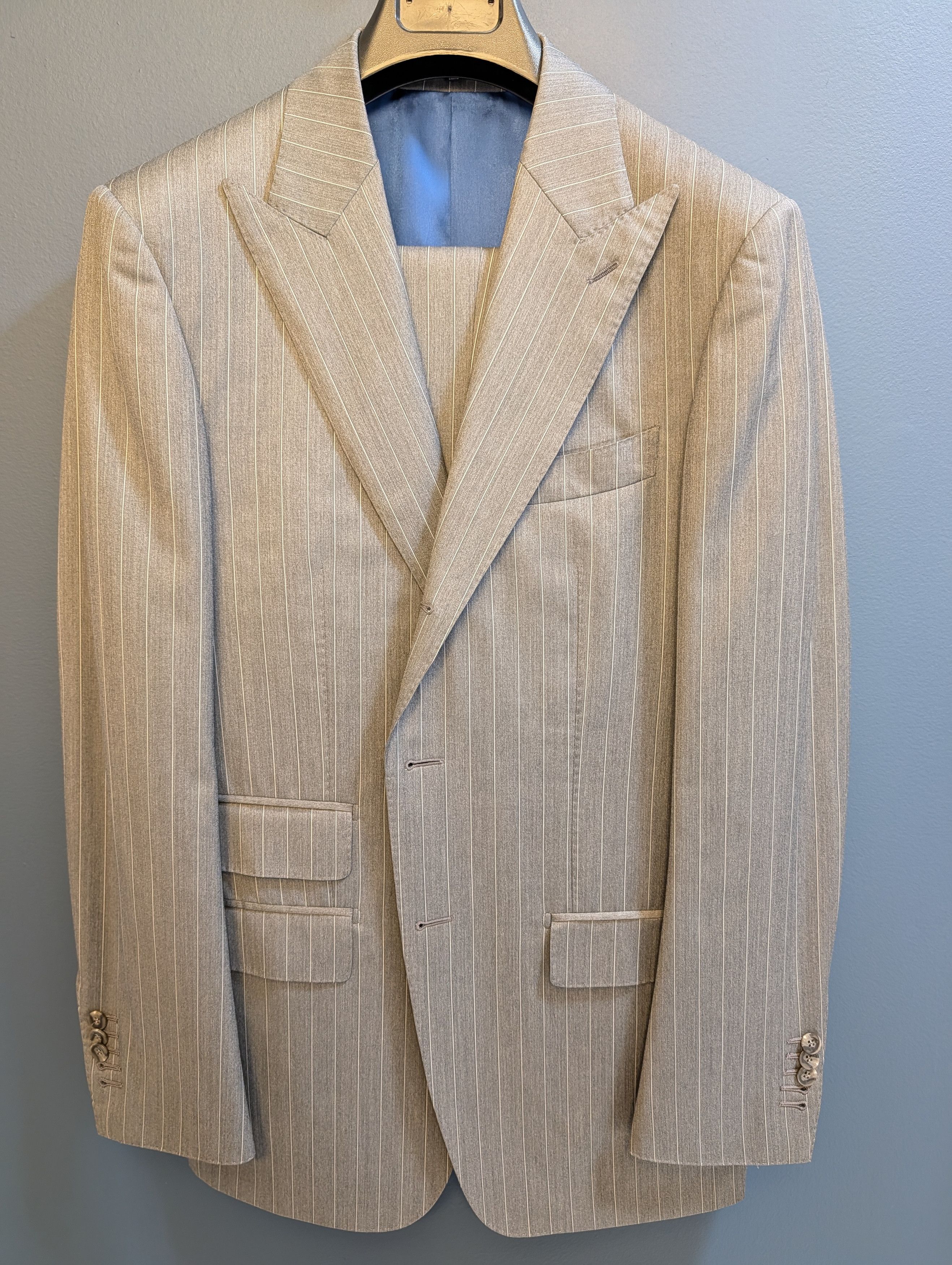 Suitsupply Grey pinstripe 2.5 button peak lapel - Washington model Size 40L - 1 Thumbnail