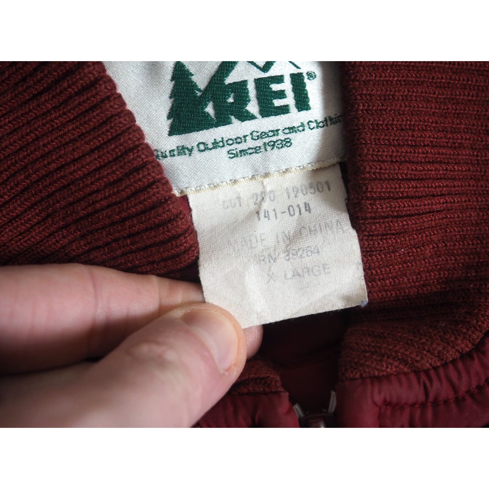 Vintage VTG 80s REI Dark Red Outdoor Full Zip Lodge Hiking Down Puffer Vest Mens XL Size US XL / EU 56 / 4 - 4 Thumbnail