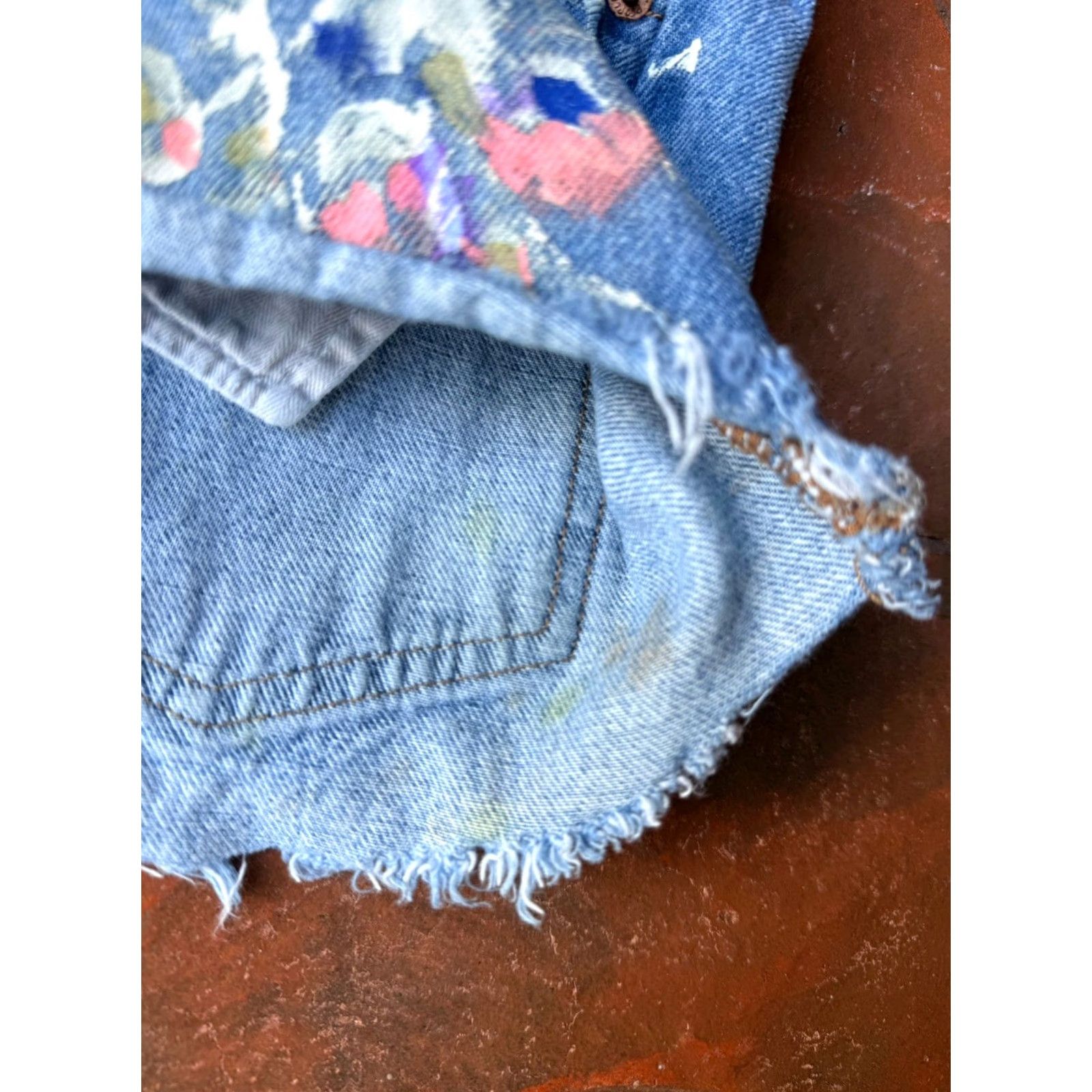 Free People We The Free People Paint Splatter Denim Shorts 27 Distress Frayed Hem Button Fly Denim Shorts Women 27 Bohemian Festival Size 27" / US 4 / IT 40 - 4 Thumbnail