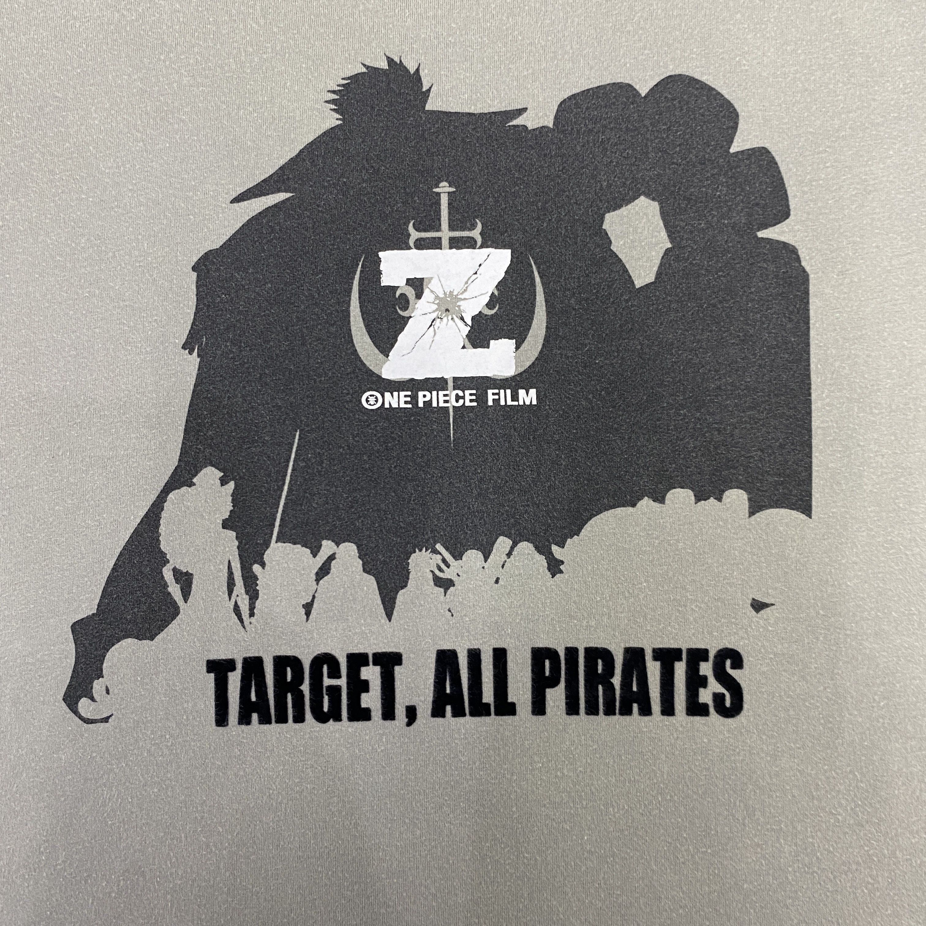 Anime Uniqlo x Z One Piece Film Target, All Pirates Tshirt - K052 Size US M / EU 48-50 / 2 - 3 Thumbnail
