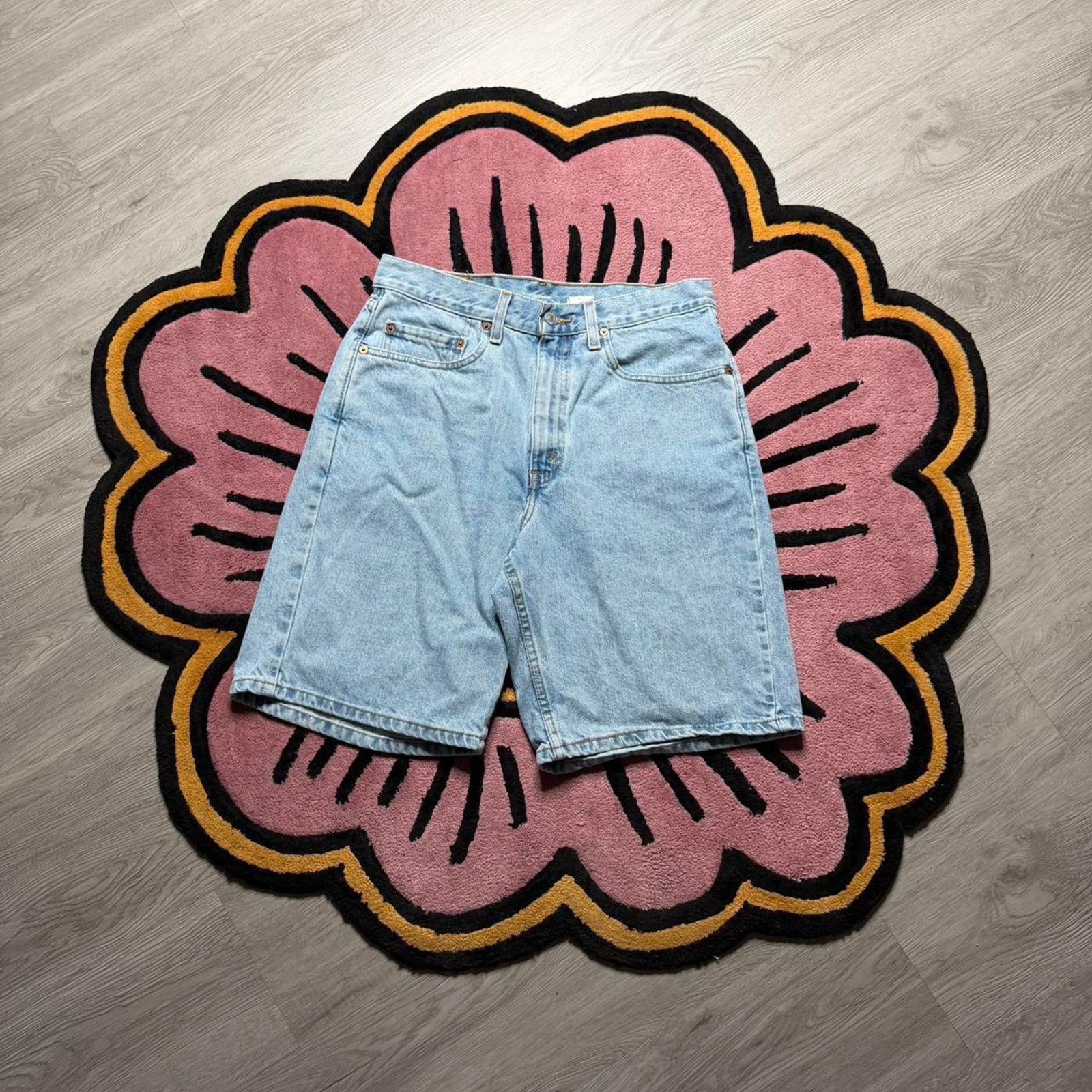 Vintage 90’s Levi’s 550 Light Wash Denim Jean Shorts
