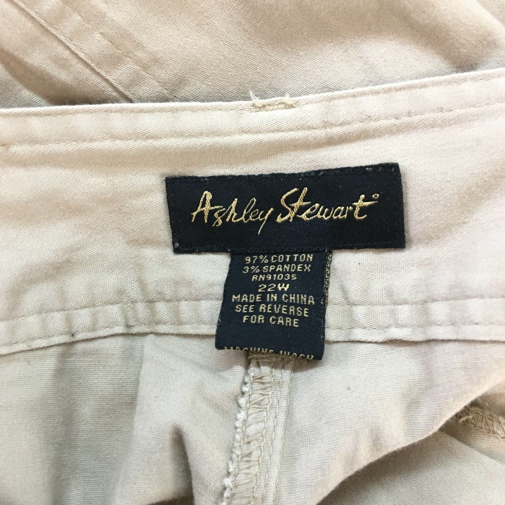 Vintage VINTAGE Ashley Stewart Women Khaki Flat Front Cropped Cargo Short Pant 22W - Capery, Cropped, Regular, Khaki, Size 22W, Vintage, Women, Ashley Stewart Size 40" / US 18 - 4 Thumbnail