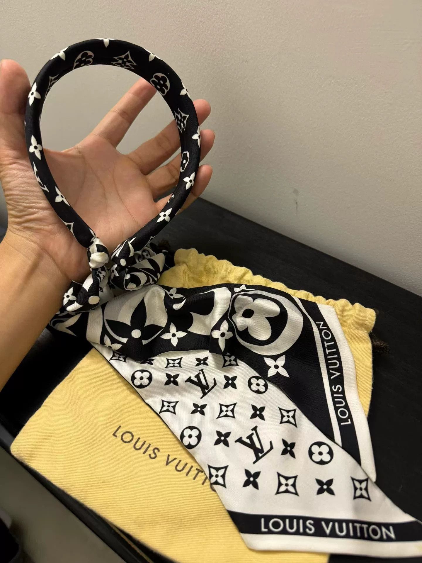 Louis Vuitton Louis Vuitton Monogram Silk Hair Band Size US S / EU 44-46 / 1 - 2 Thumbnail