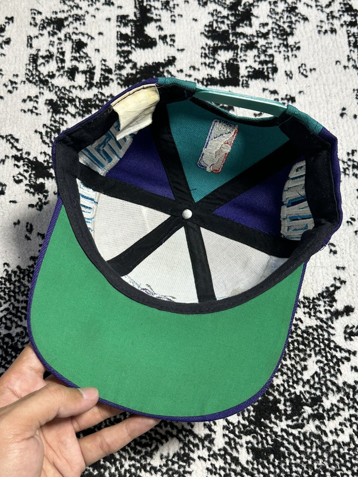 Vintage Vintage Charlotte Hornets 90s Colombian Hat Moster Logo Size ONE SIZE - 7 Thumbnail