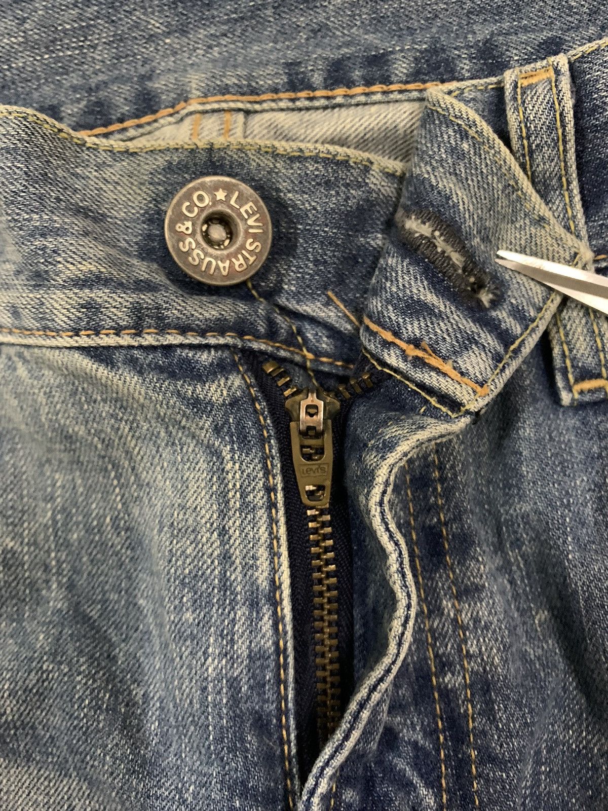 Levi's × Levi's Vintage Clothing × Vintage Vintage 90s Levis Blue Washed Loose Distressed Jeans Size US 32 / EU 48 - 4 Thumbnail