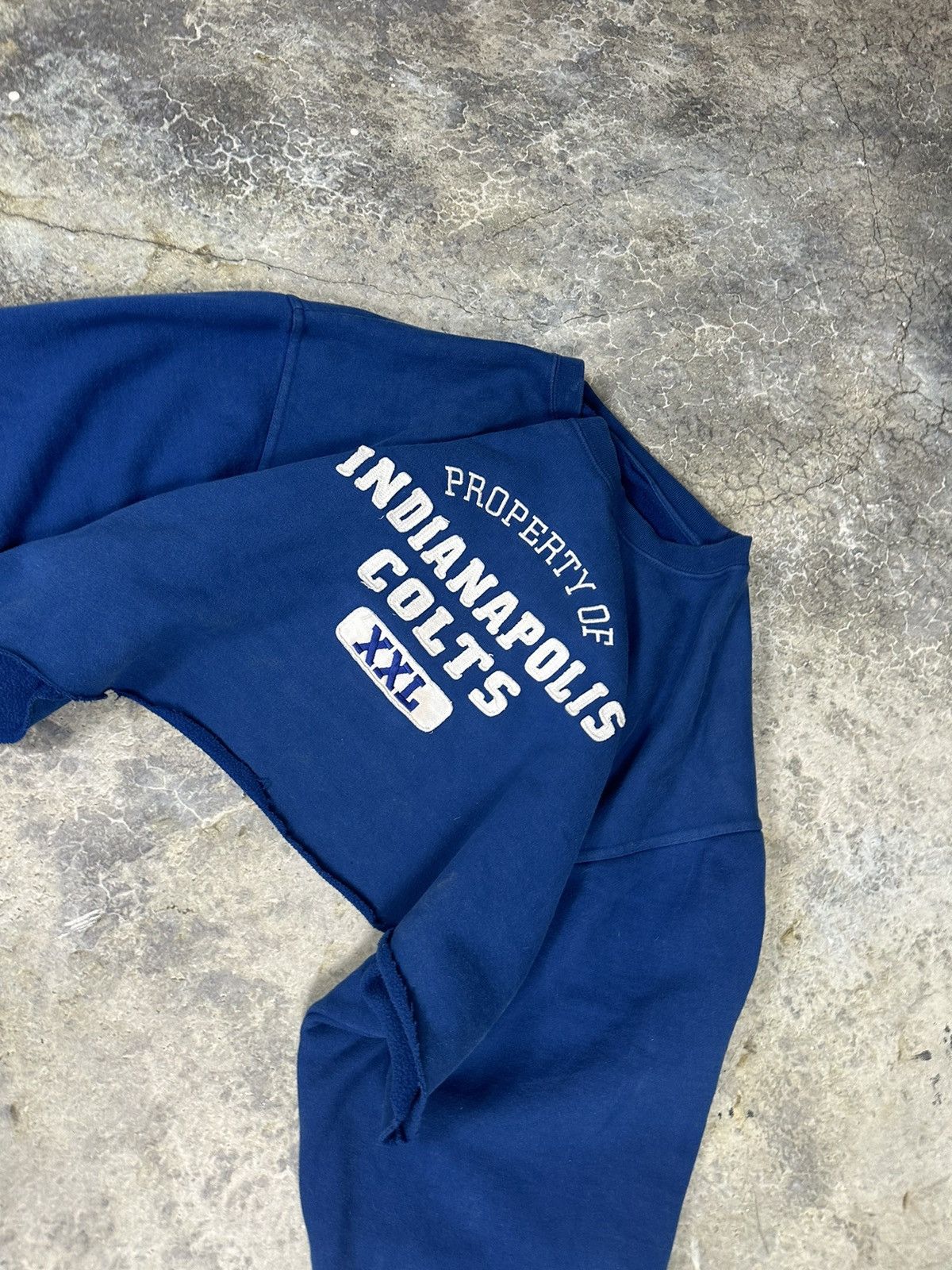 Vintage Vintage Cropped and Thrashed Indianapolis Colts Sweater Size US L / EU 52-54 / 3 - 3 Thumbnail