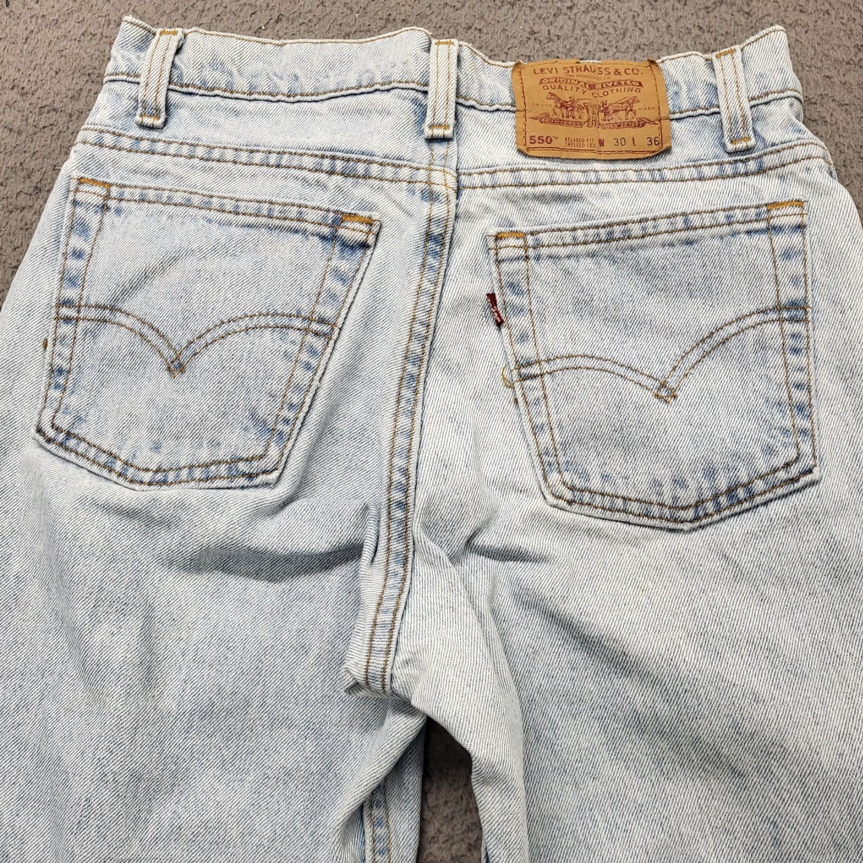 Levi's VINTAGE Levi’s 550 Jeans Men’s 30x36 Blue Denim USA 1995 Flaw* Leather Logo Embroidered 5-Pocket Regular Straight Jeans Mens Size US 30 / EU 46 - 4 Thumbnail