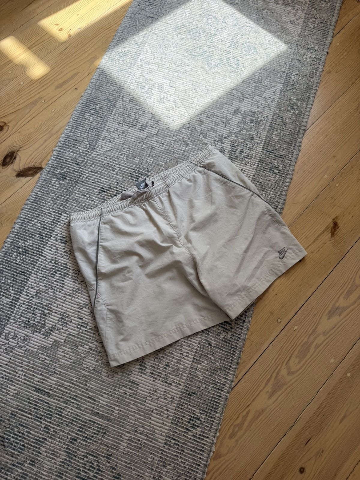 Nike Vintage Nike Shorts Streetwear Swoosh Casual Y2K Size US 36 / EU 52 - 2 Thumbnail