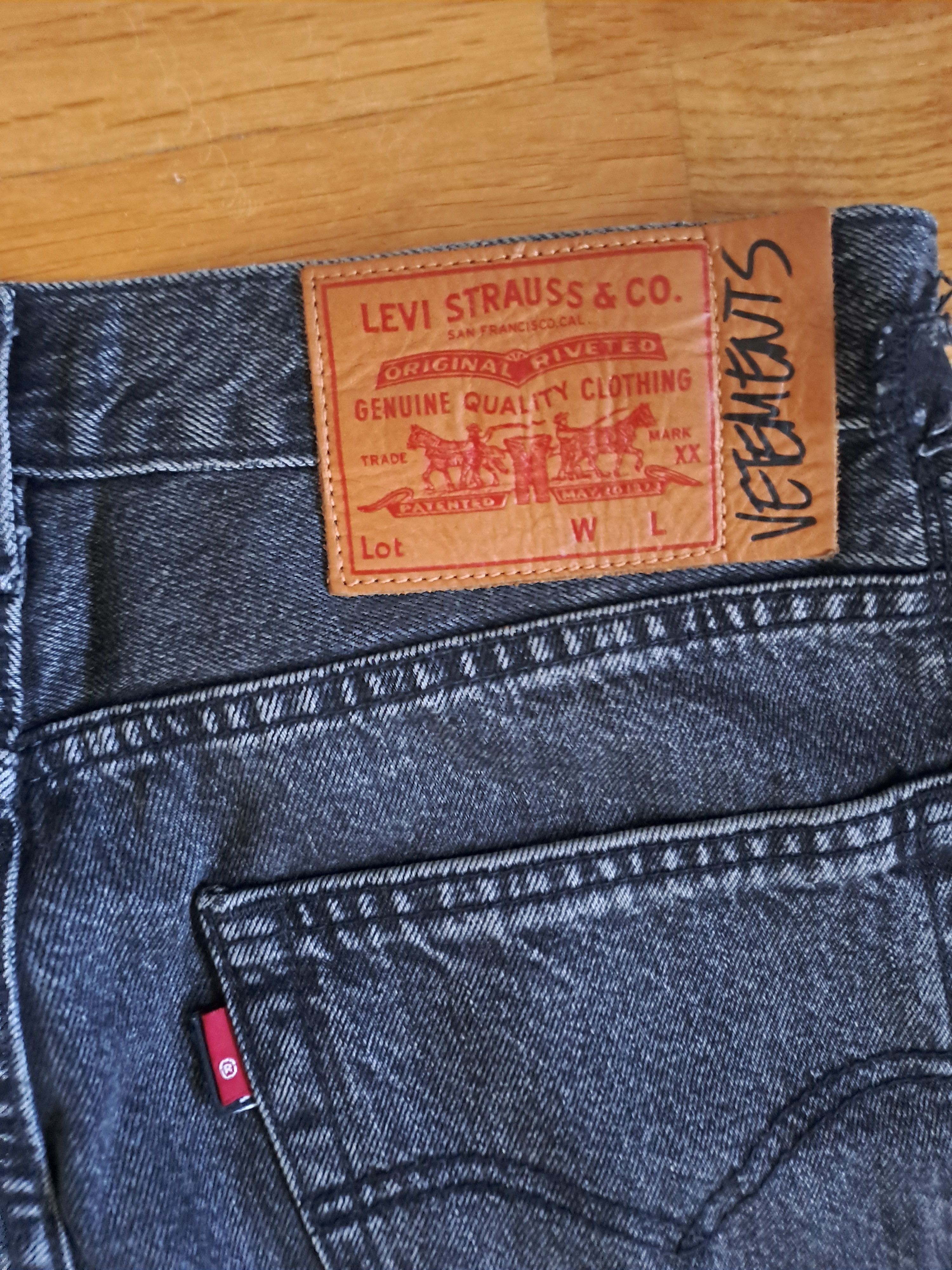 Levi's × Vetements Stickers Jeans Vetements Size 31" - 10 Thumbnail