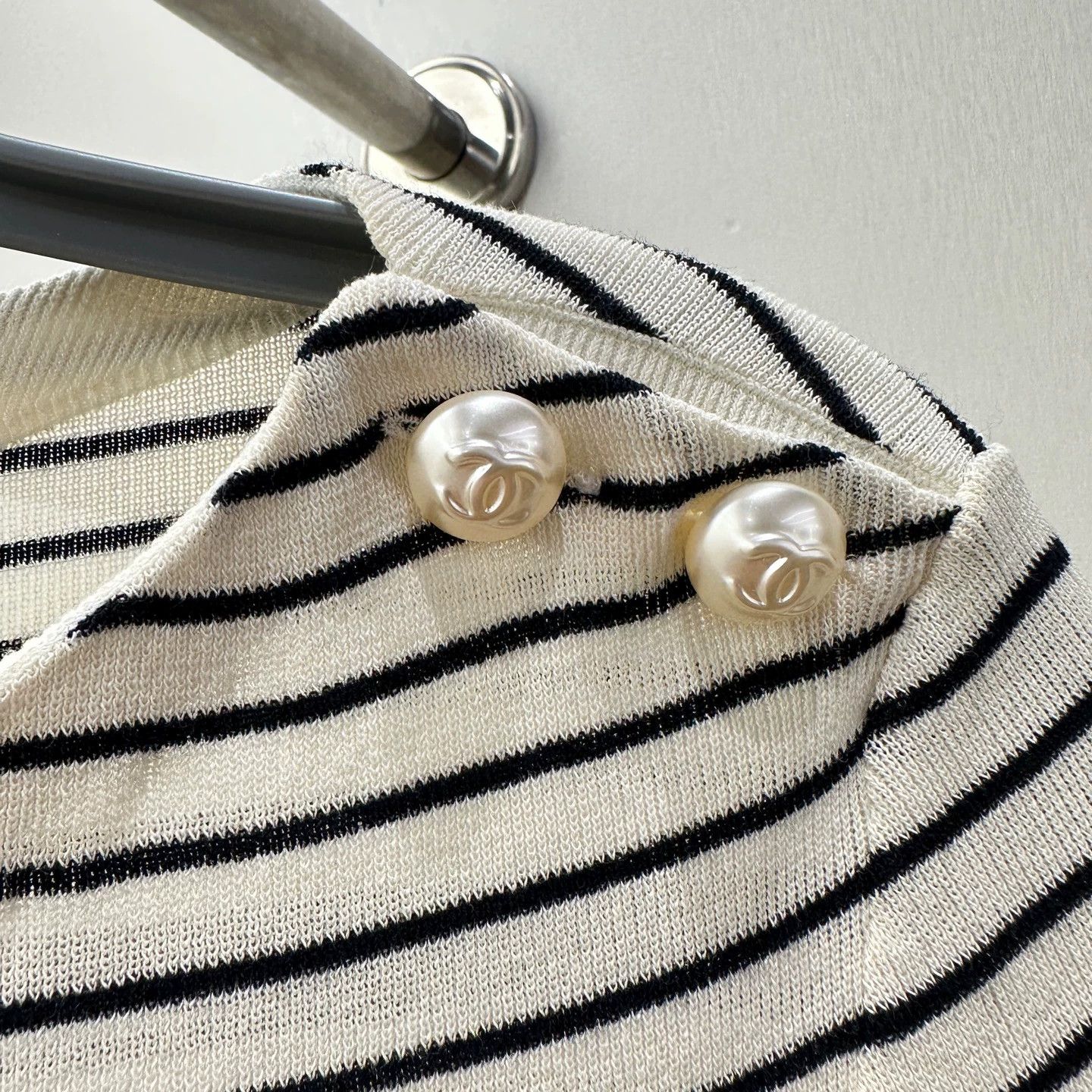 Chanel Chanel Stripe Pearl-Shoulder Buckle Long Sleeve 34 Size XS / US 0-2 / IT 36-38 - 6 Thumbnail