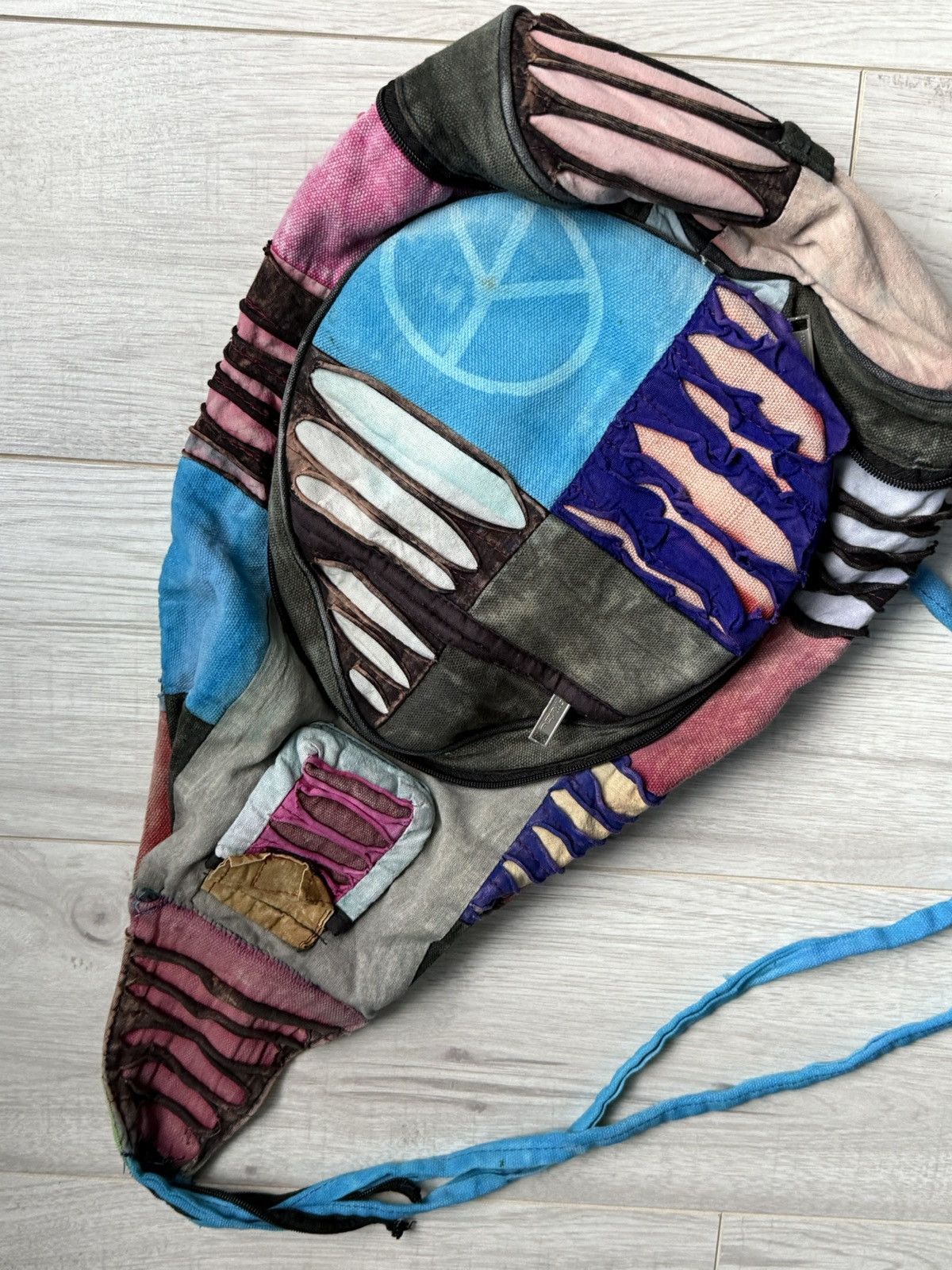 Designer × Other × Vintage bohemian patchwork sling bag peace symbol hippie style Size 32 - 3 Thumbnail