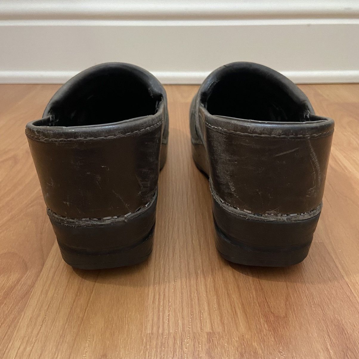 Dansko Dansko Women’s Distressed Leaf Boho Clogs Size 39 Size US 9 / IT 39 - 5 Thumbnail