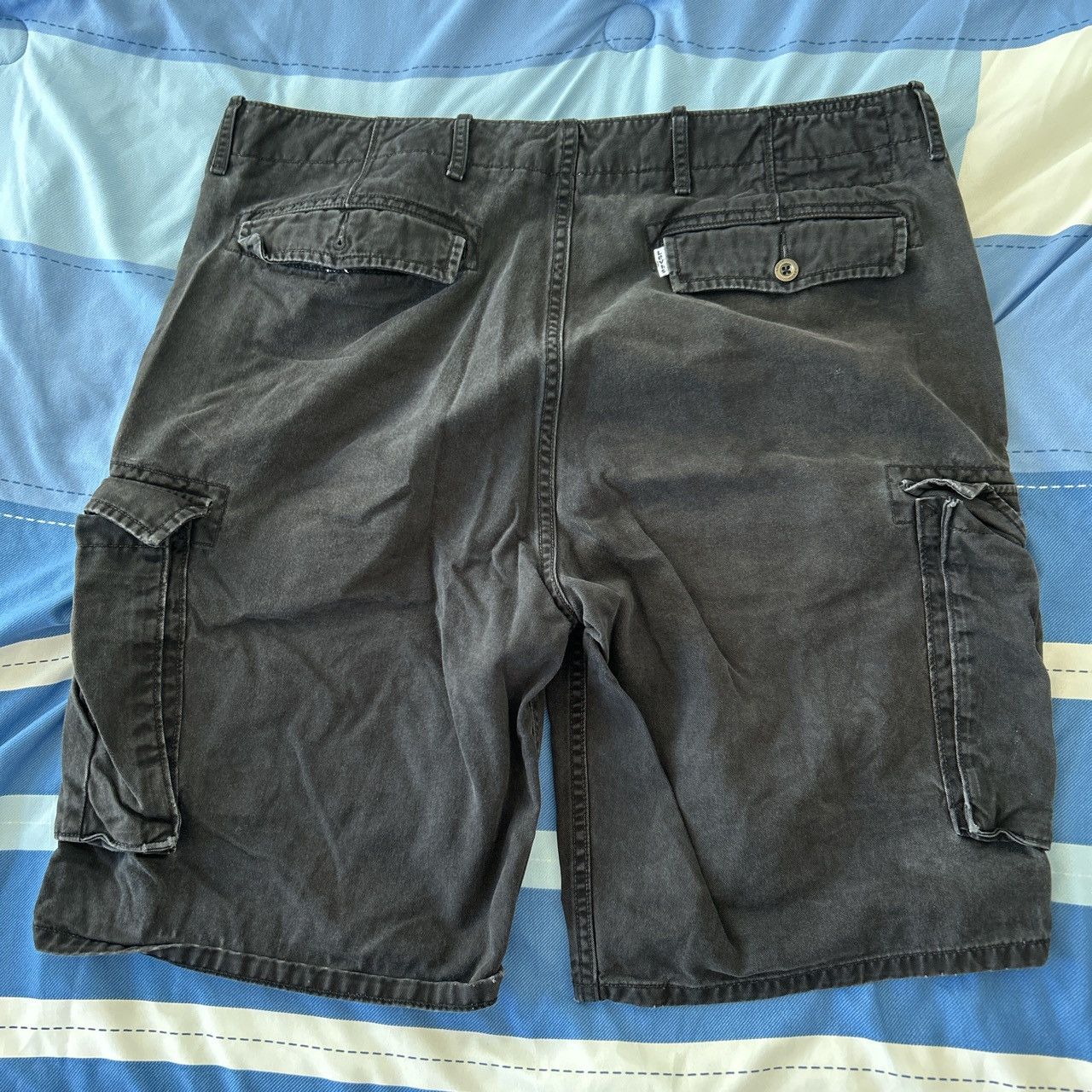 Other Levis cargo shorts brown tag size 32 Size US 33 - 2 Thumbnail