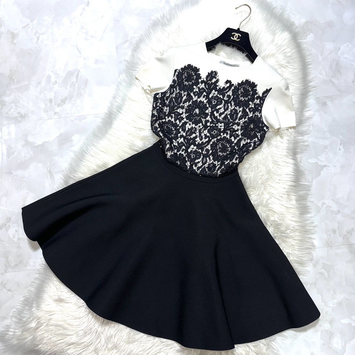 Valentino l Valentino floral lace short sleeve stretch dress black Size S / US 4 / IT 40 - 8 Thumbnail