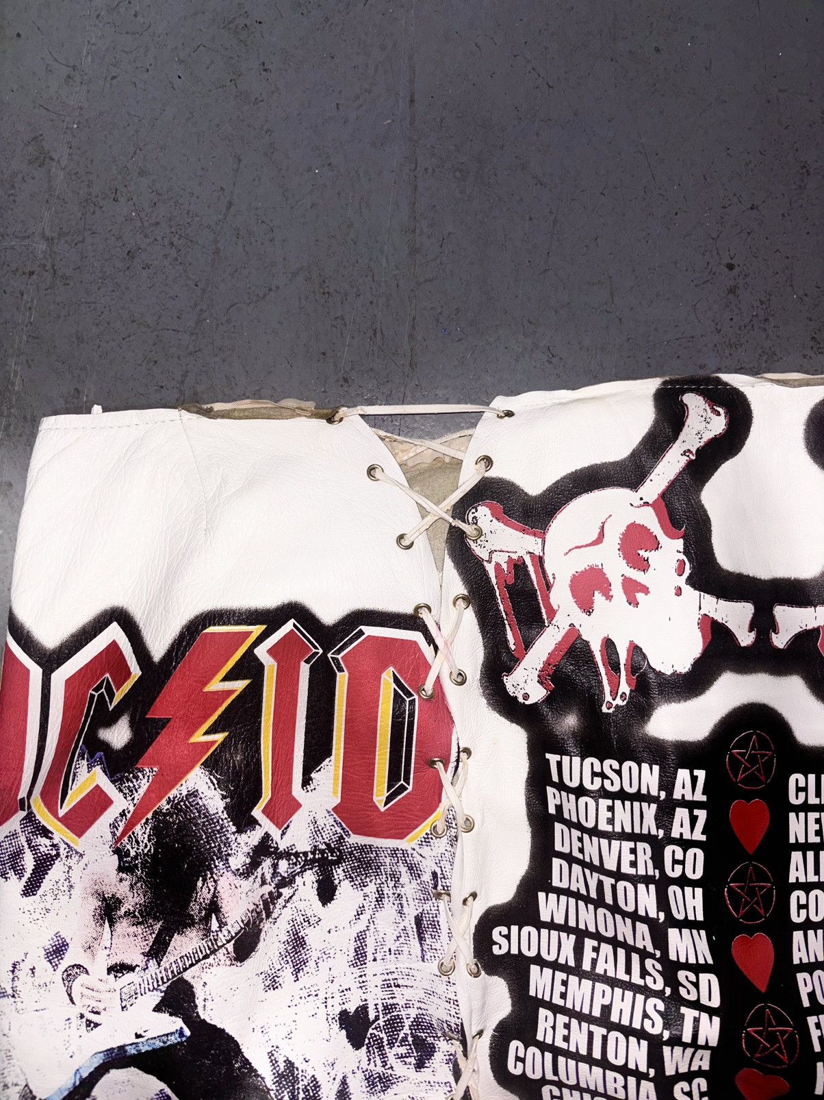 Dolce & Gabbana Dolce & Gabbana 2001 ‘ACDC- KISS’ Vintage White Skirt (S/M) Size 27" / US 4 / IT 40 - 10 Thumbnail