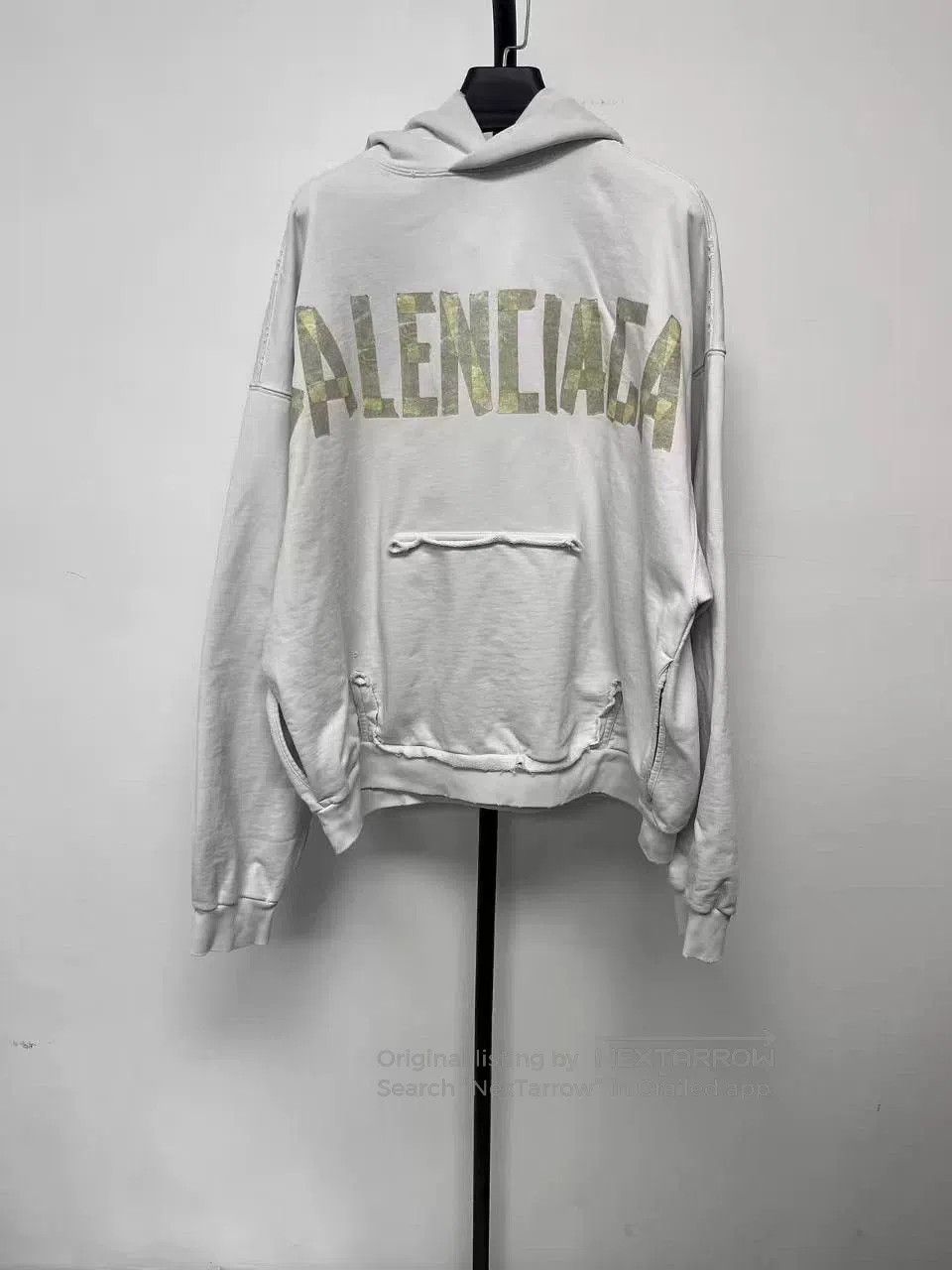 Balenciaga Balenciaga Distressed Logo Print Oversized Hoodie. Size US M / EU 48-50 / 2 - 1 Thumbnail