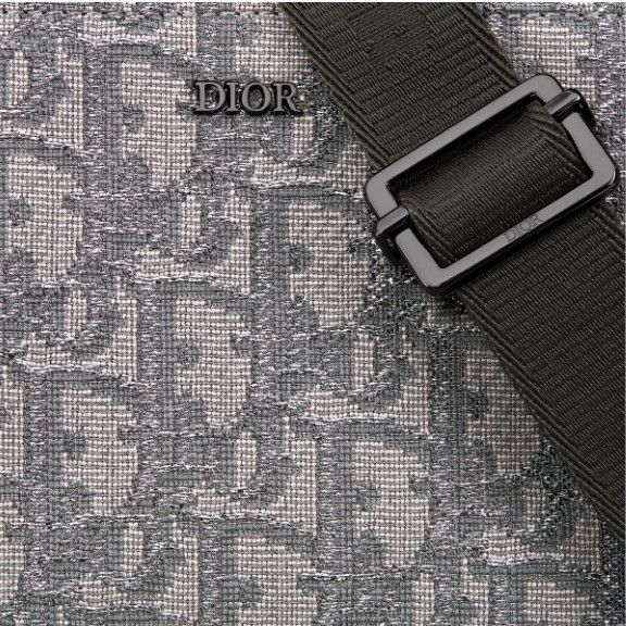 o1w1db10424 Size: OS Zipped Pouch in Ruthenium
