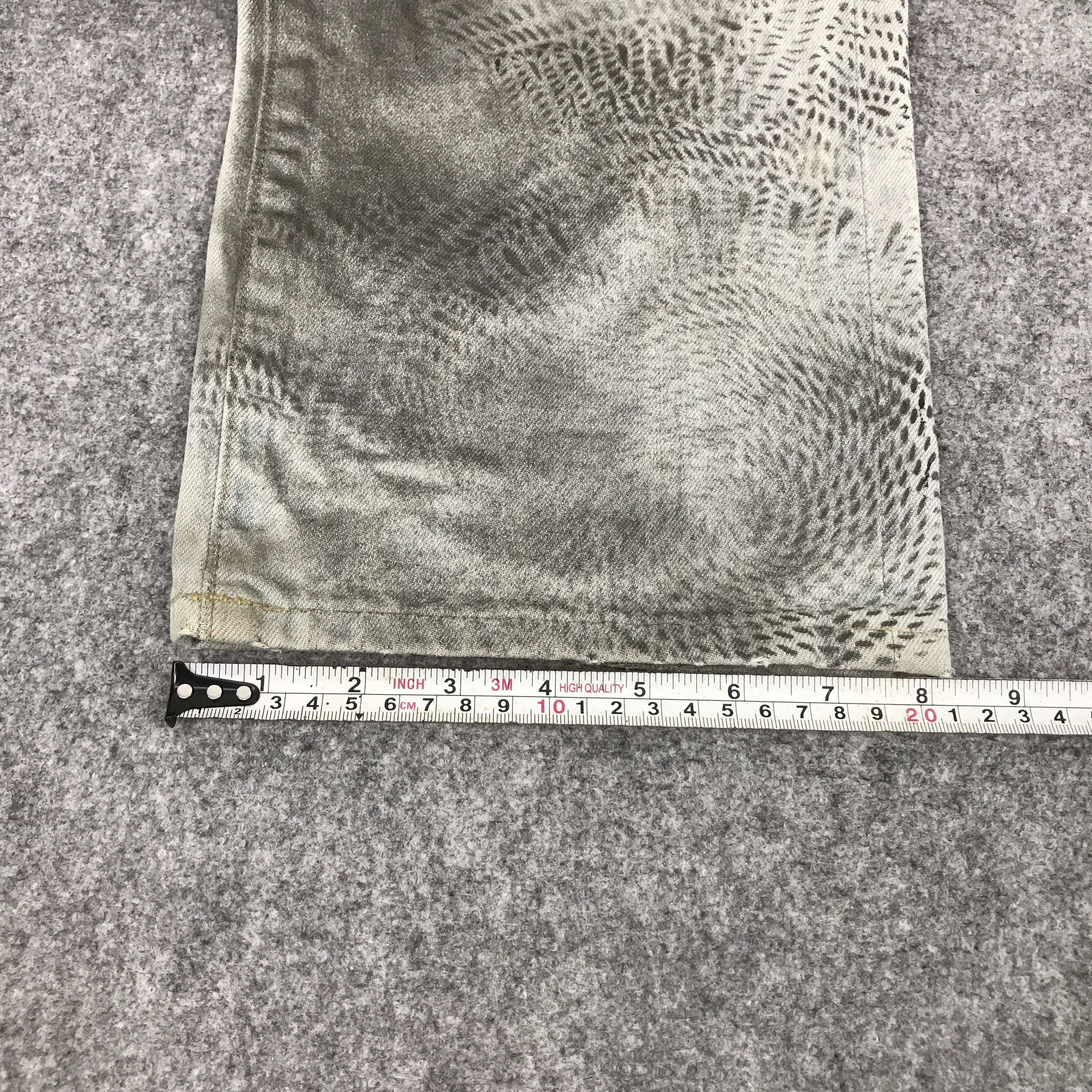 Japanese Brand × Jun Takahashi × Uniqlo JAPAN UNIQLO BLACK SPARY DENIM JEANS Size US 33 - 12 Thumbnail