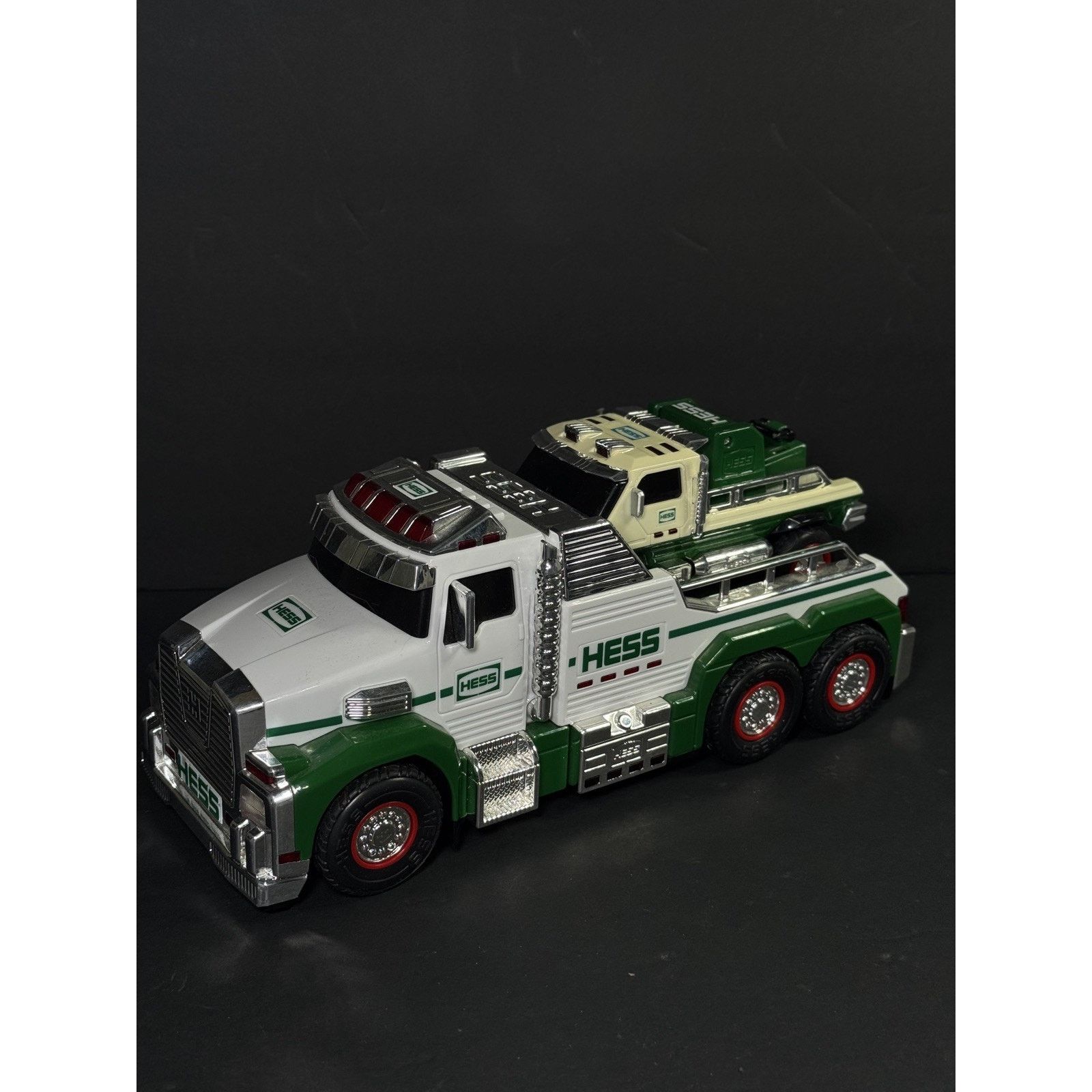 Other 2019 Hess Tow Truck and Rescue Team Vehicle Toy Size ONE SIZE - 1 Thumbnail