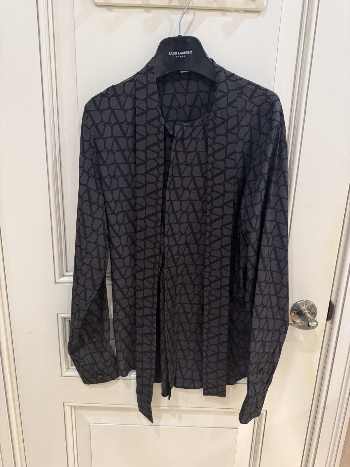 Valentino neck tie silk shirt.with all over Toile Iconography print 39 Size US M / EU 48-50 / 2 - 3 Thumbnail