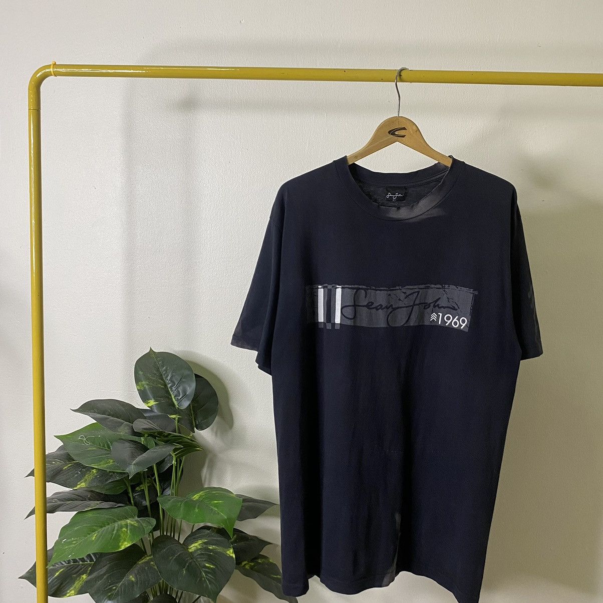 Sean John × Vintage Vintage Y2K Sean John Katakana Script Faded Black Tee Size US M / EU 48-50 / 2 - 5 Thumbnail