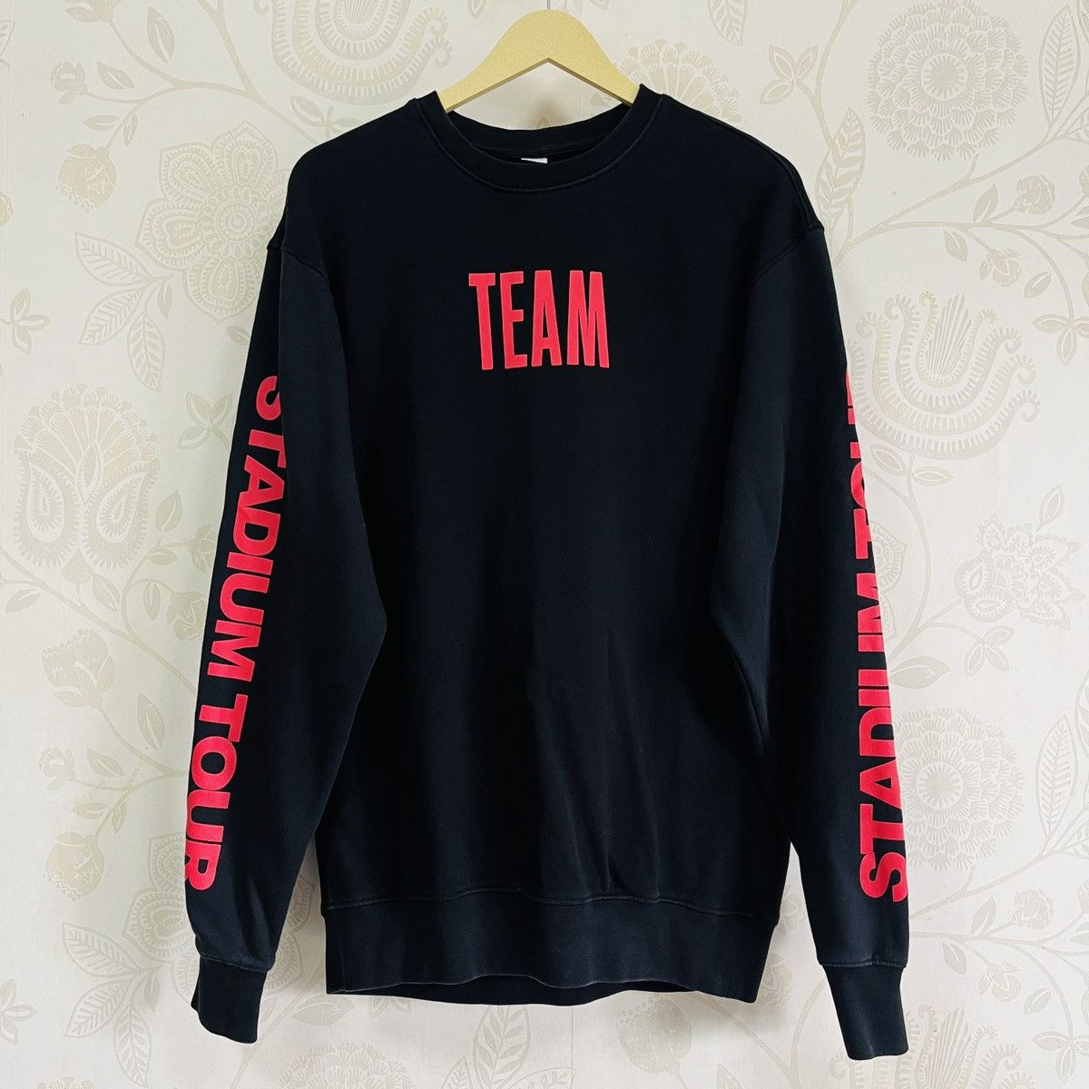 Band Tees × Justin Bieber Justin Bieber Crew Team Sweater Stadium Tour 2017 Size US M / EU 48-50 / 2 - 3 Thumbnail