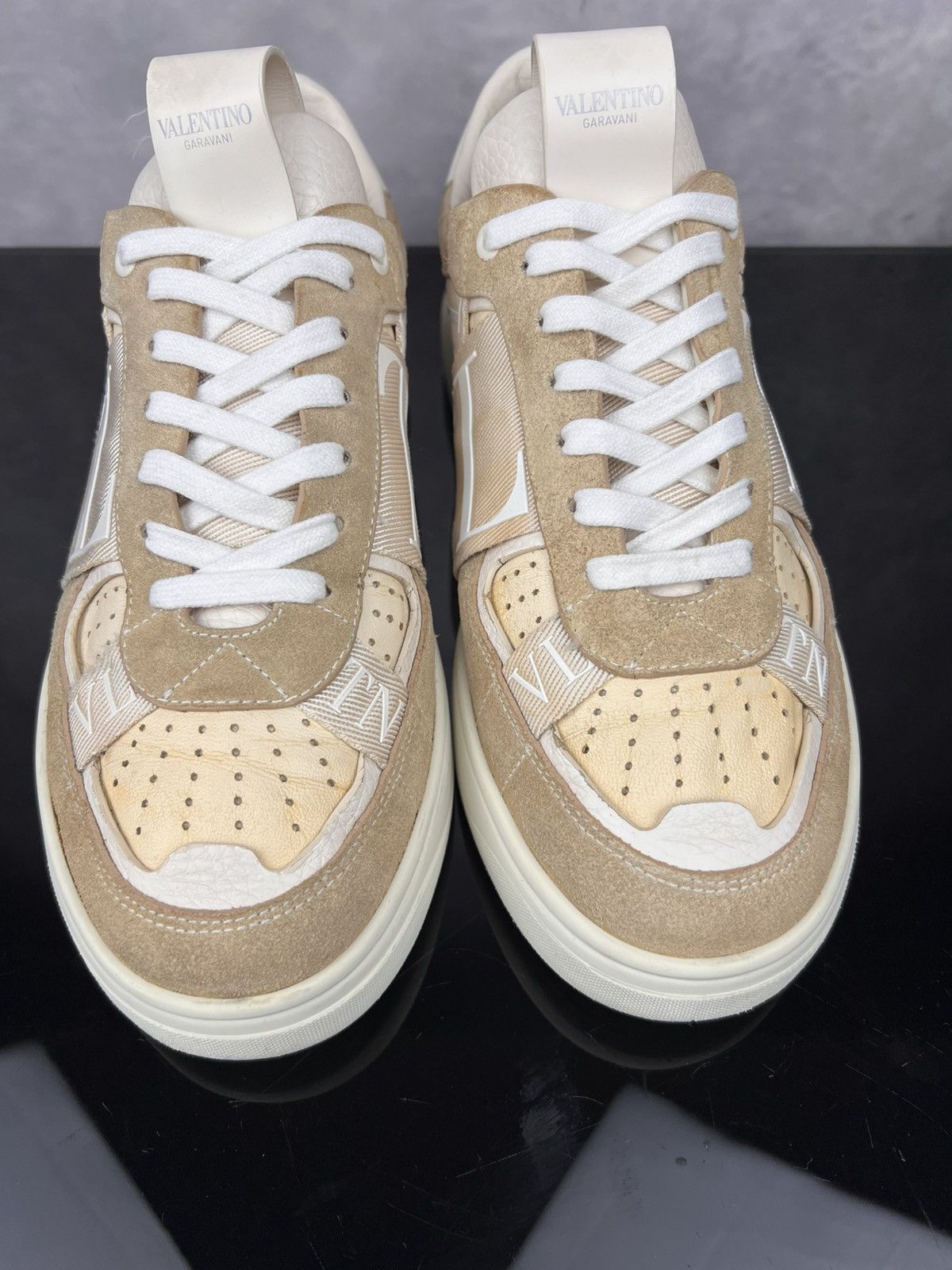 Valentino Valentino Garavani Leather Low-Top Sneakers Beige | Size 40 Size US 7 / EU 40 - 5 Thumbnail