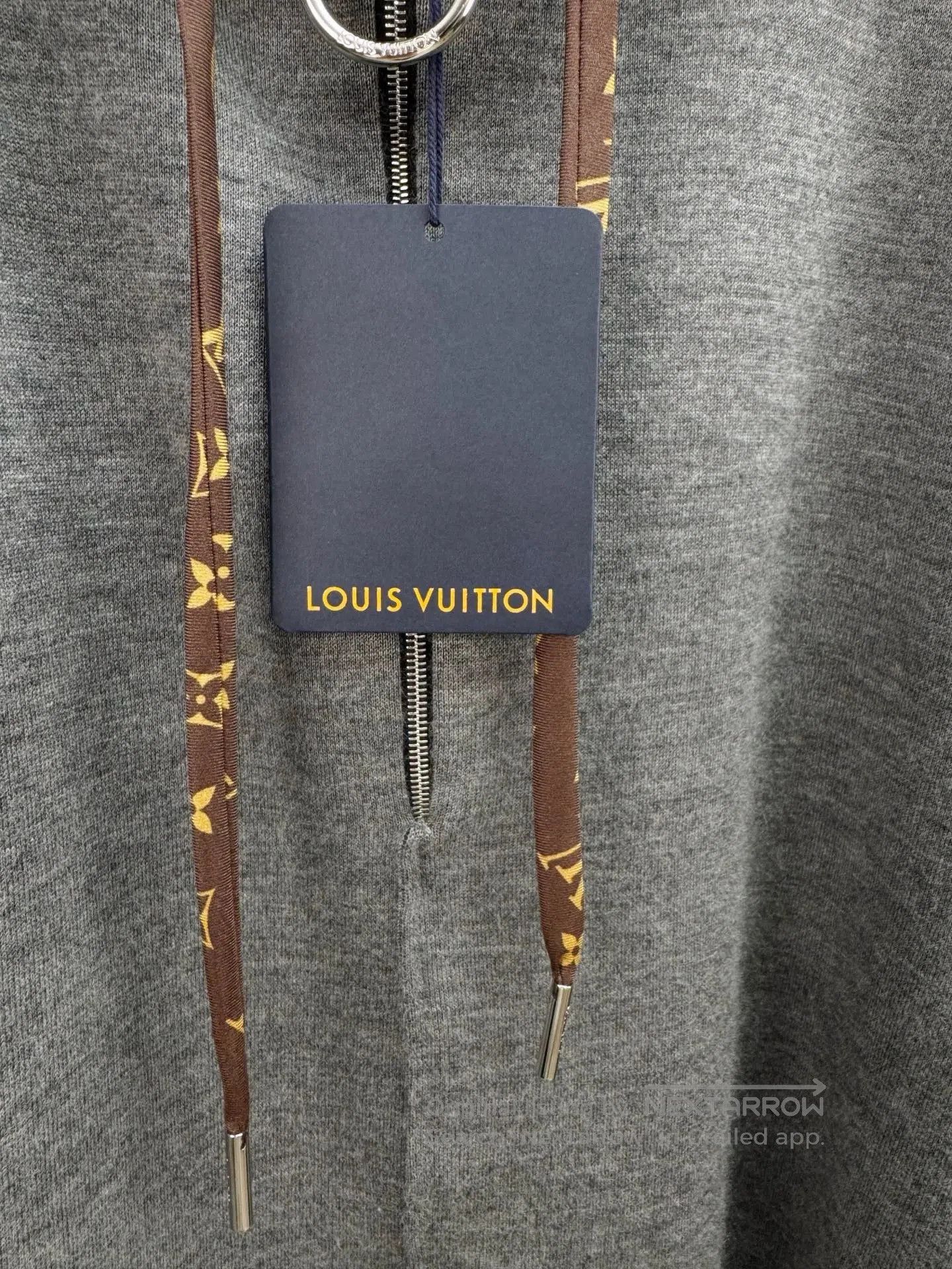 Louis Vuitton Louis Vuitton Cashmere Blend Cape. Size US M / EU 48-50 / 2 - 3 Thumbnail